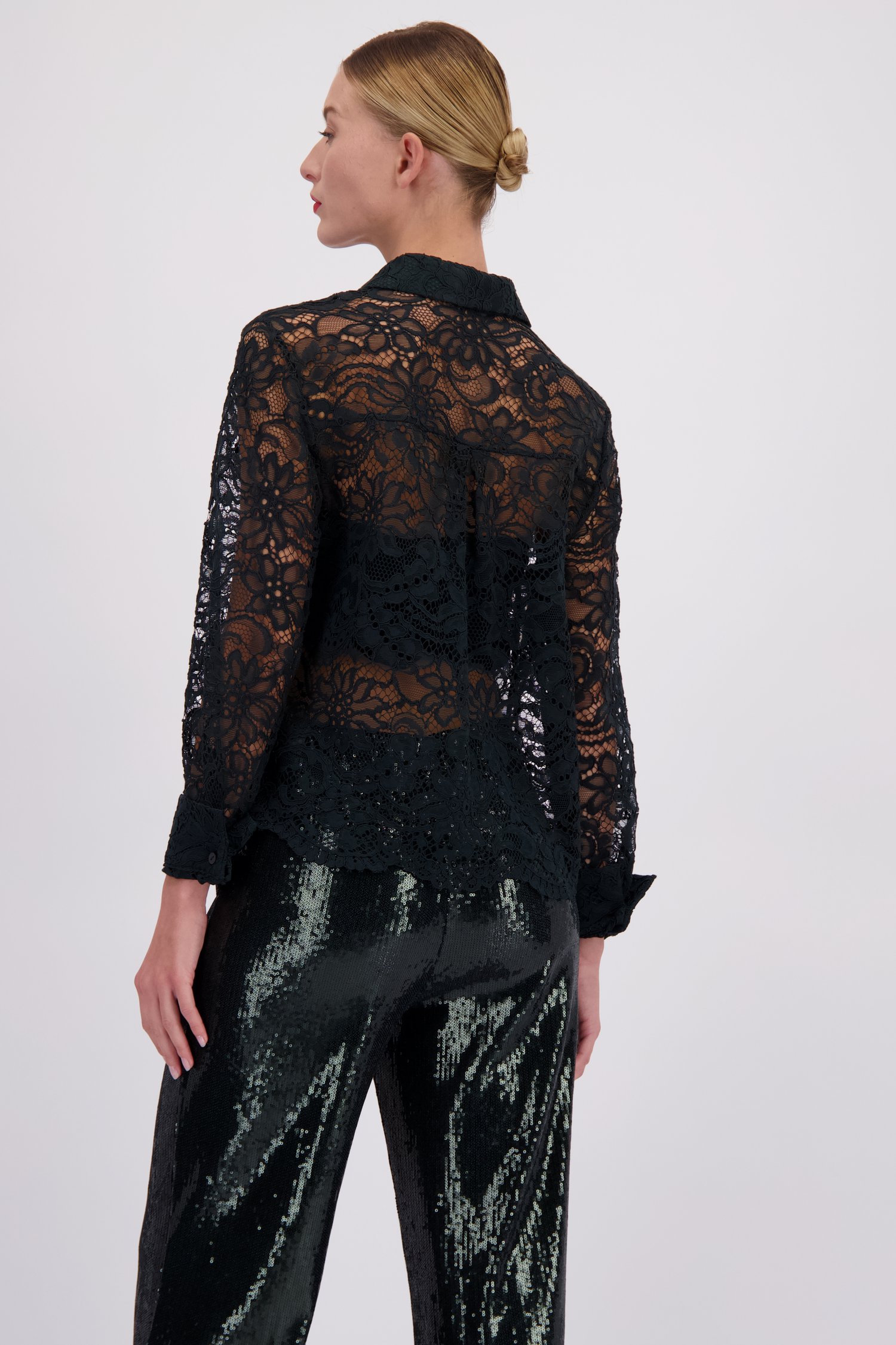 Le dos de Blouse en dentelle vert foncé de D'Auvry pour Femmes