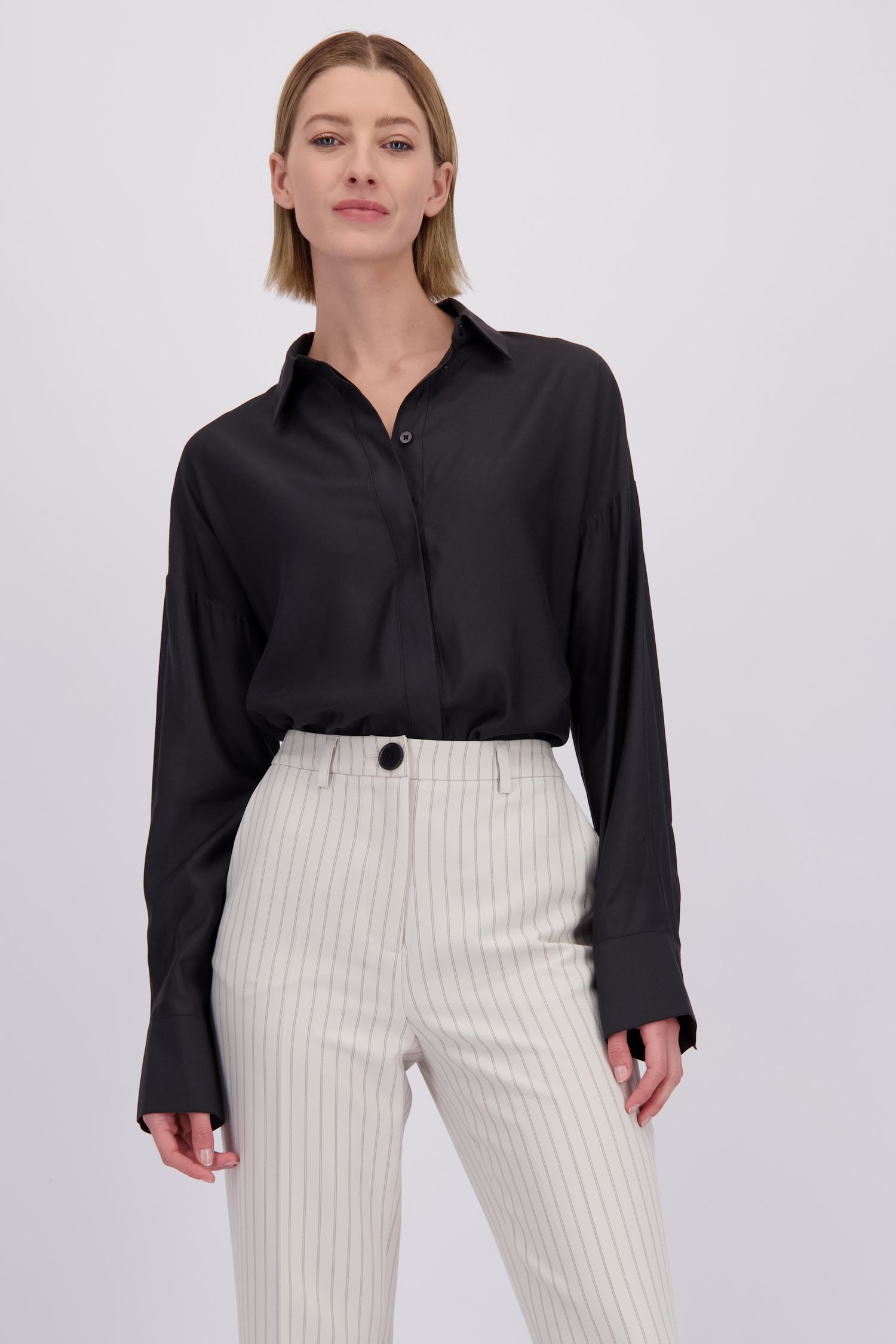 Voorkant van Blouse in antraciet door D'Auvry voor Dames