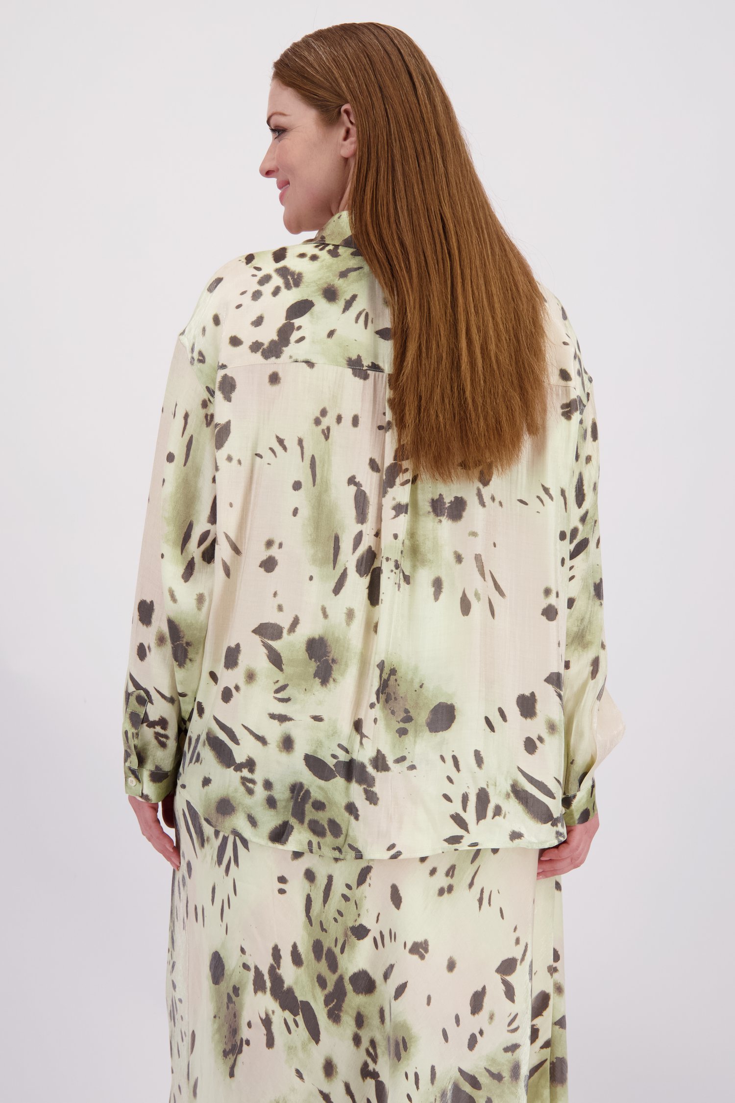 Achterkant van Blouse in glasstof met kleurrijke print door Yest Curve voor Dames