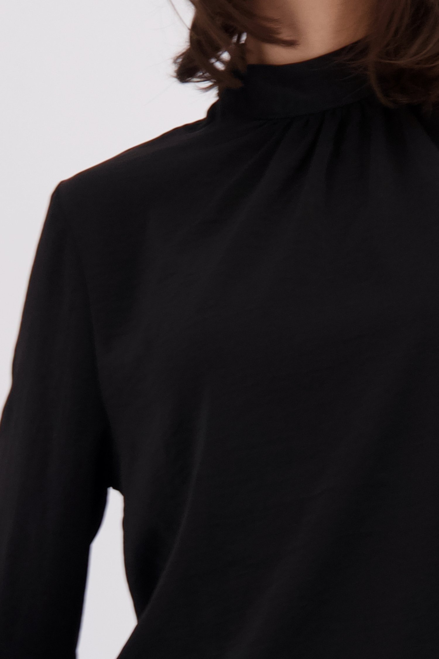 Détail de Blouse noire à col montant de JDY pour Femmes