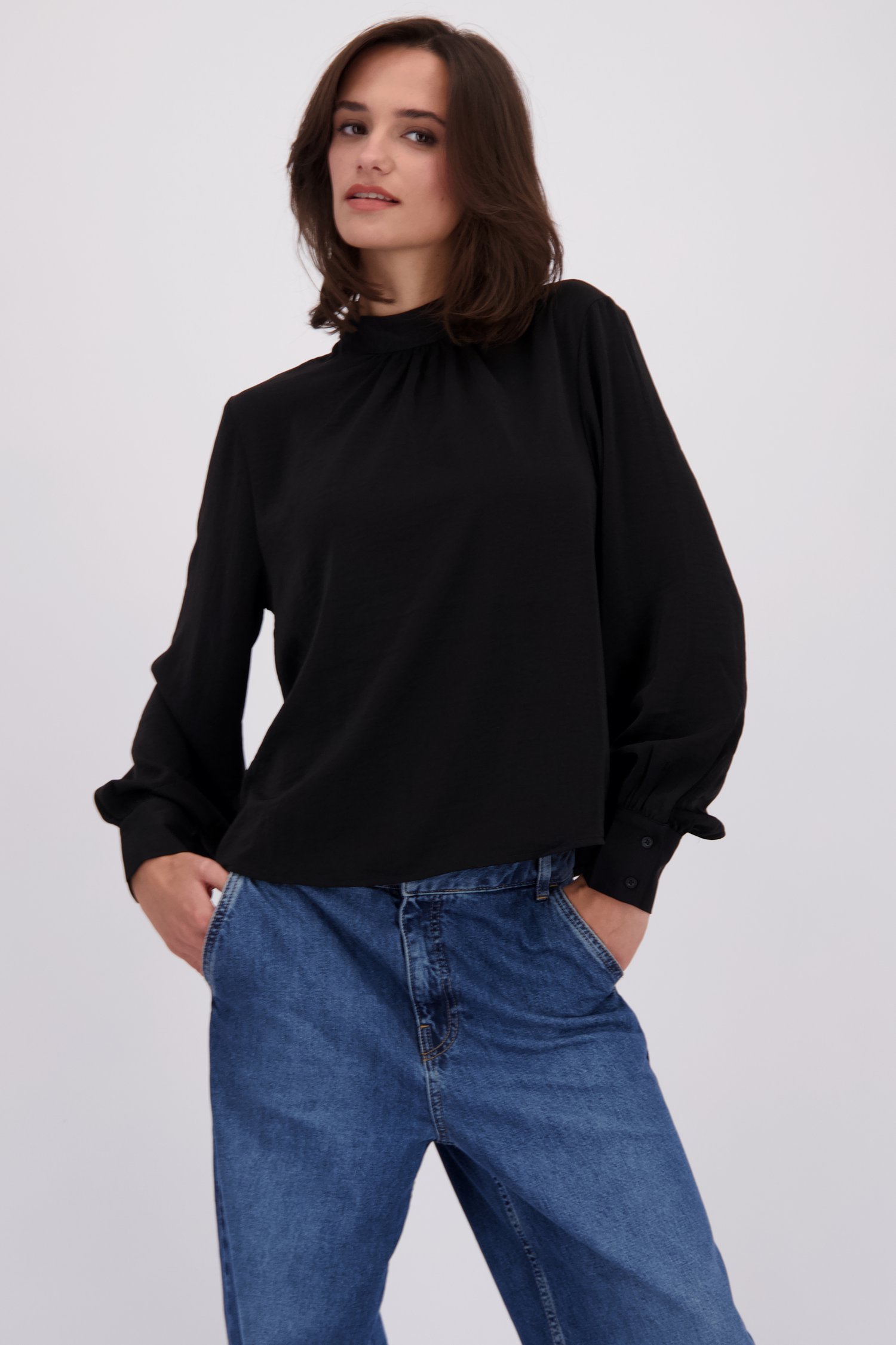 Le devant de Blouse noire à col montant de JDY pour Femmes