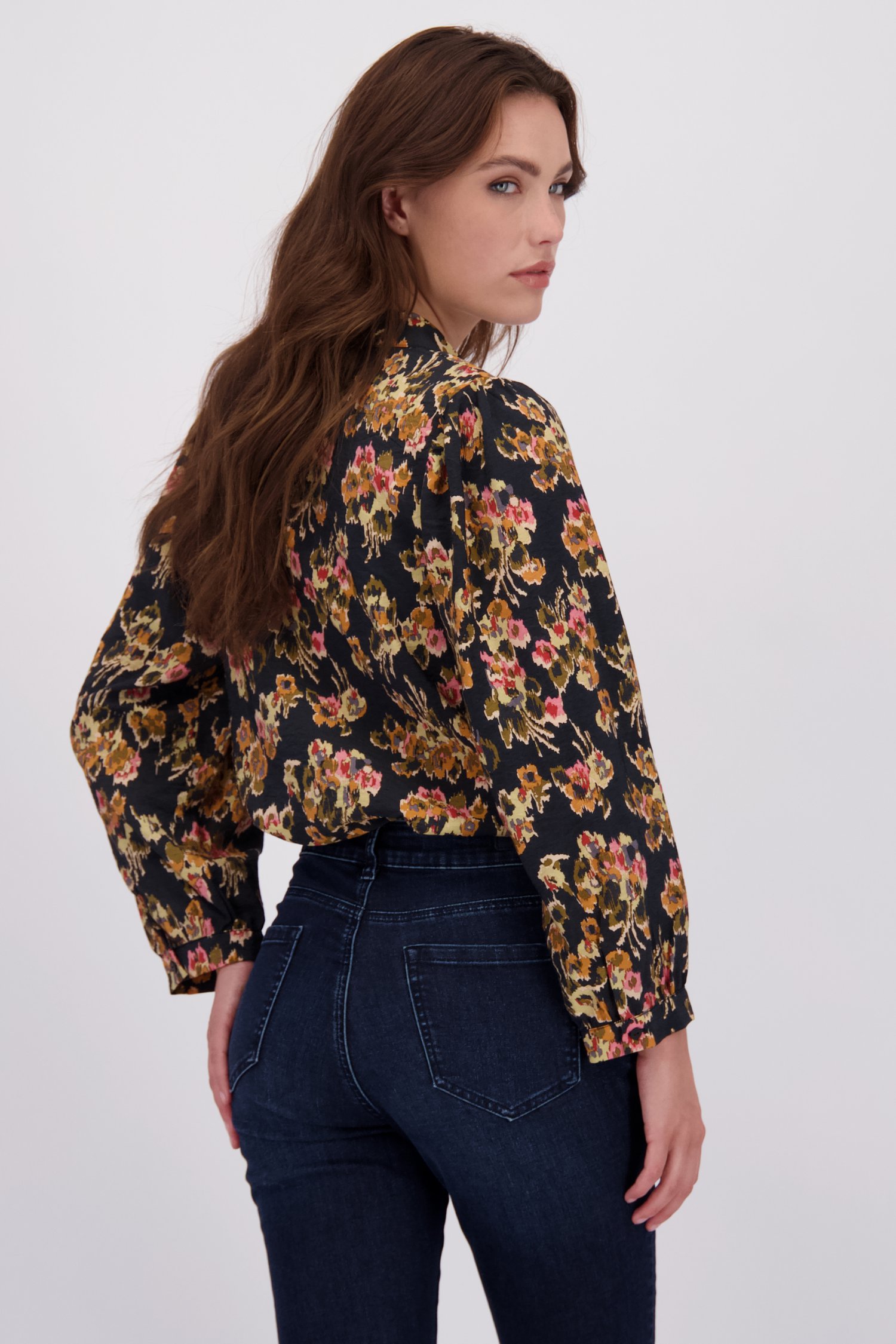 Le dos de Blouse noire à imprimé floral de Geisha pour Femmes