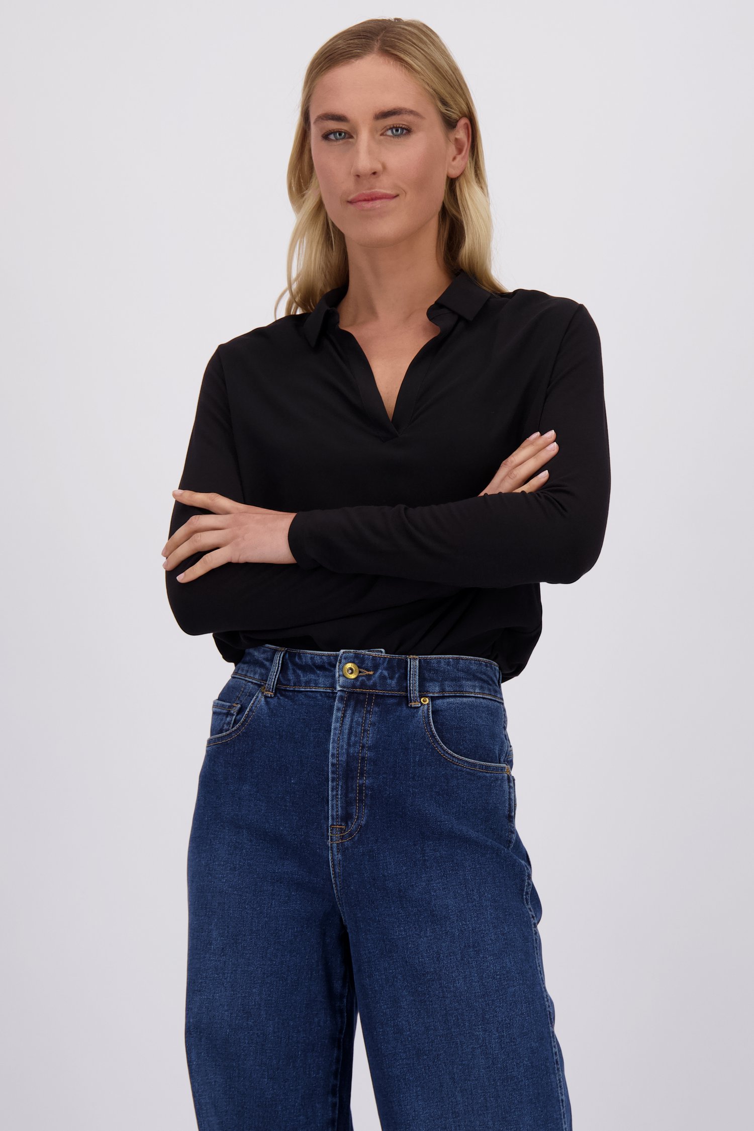 Le devant de Blouse noire avec col en V de Liberty Island pour Femmes