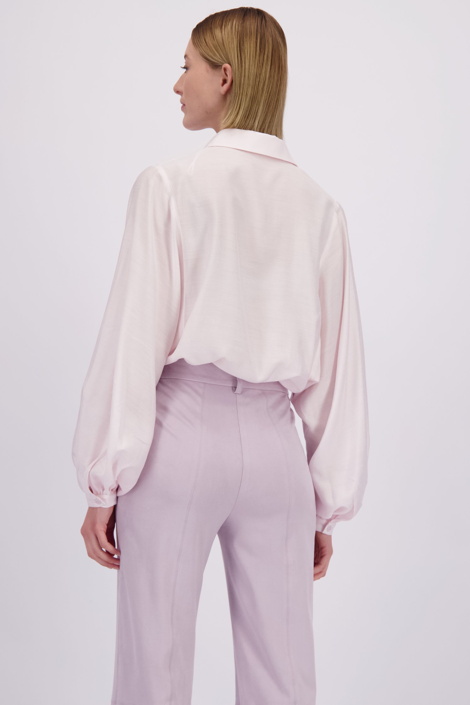 Le dos de Blouse rose à col en V de D'Auvry pour Femmes