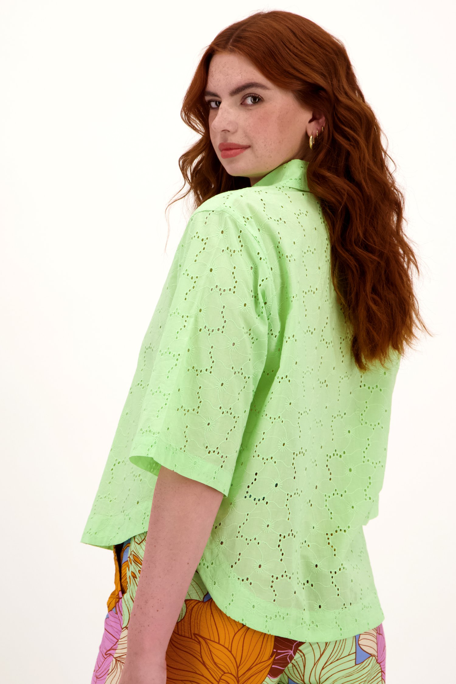 Le dos de Blouse vert clair avec broderie anglaise de Libelle pour Femmes