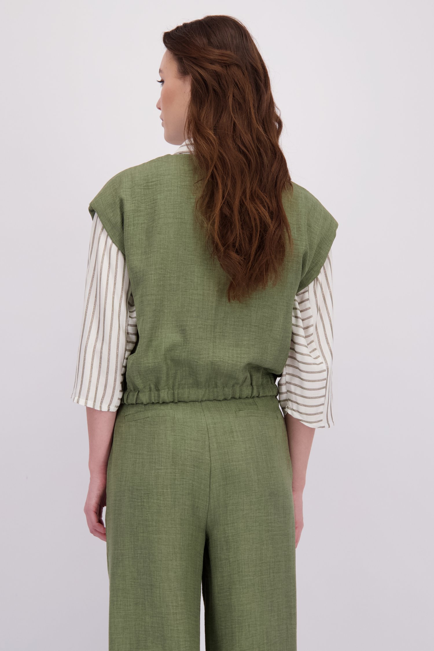 Le dos de Blouse vert olive à manches courtes de Geisha pour Femmes