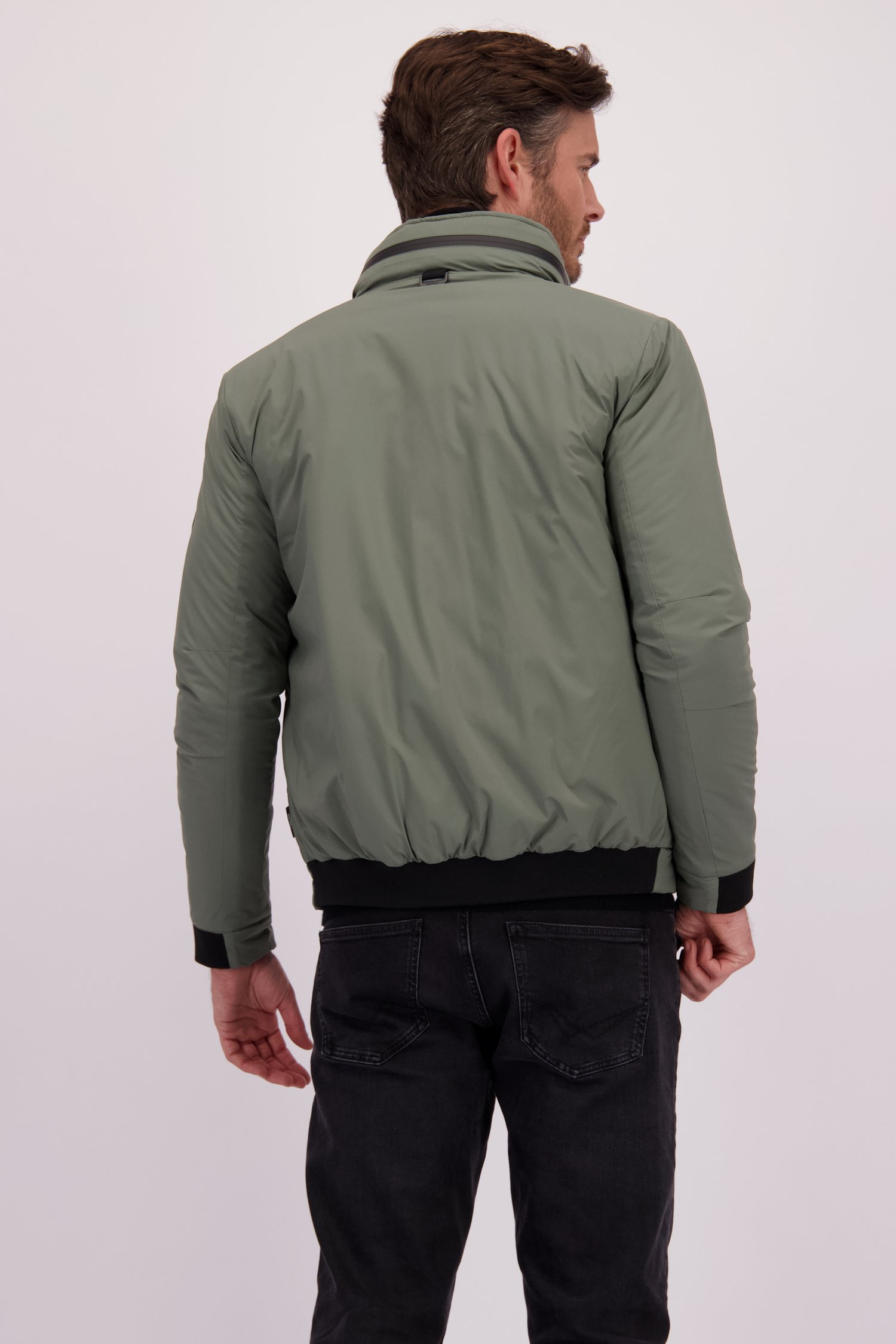 Le dos de Blouson bomber matelassé kaki  de District pour Hommes