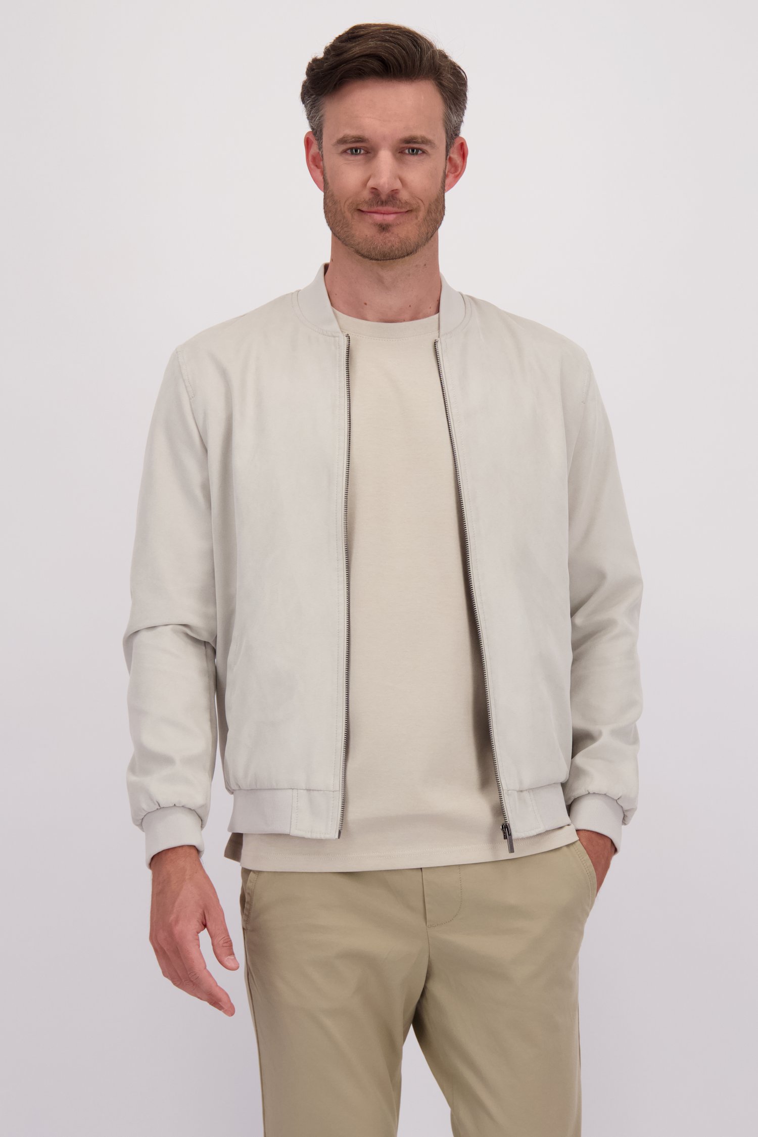 Le devant de Bomber gris-beige de Only & Sons pour Hommes