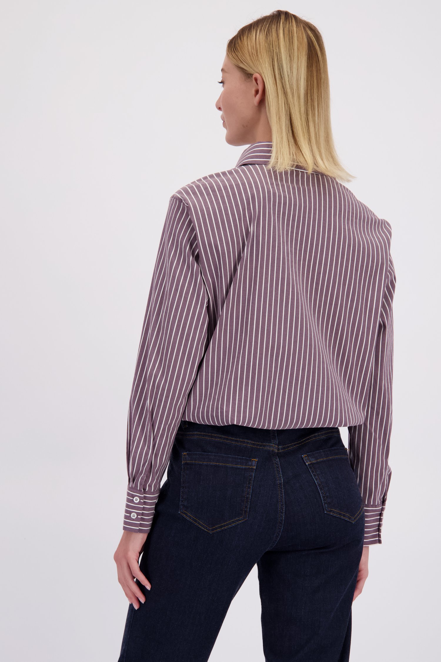Achterkant van Bordeaux blouse met witte strepen door More & More voor Dames