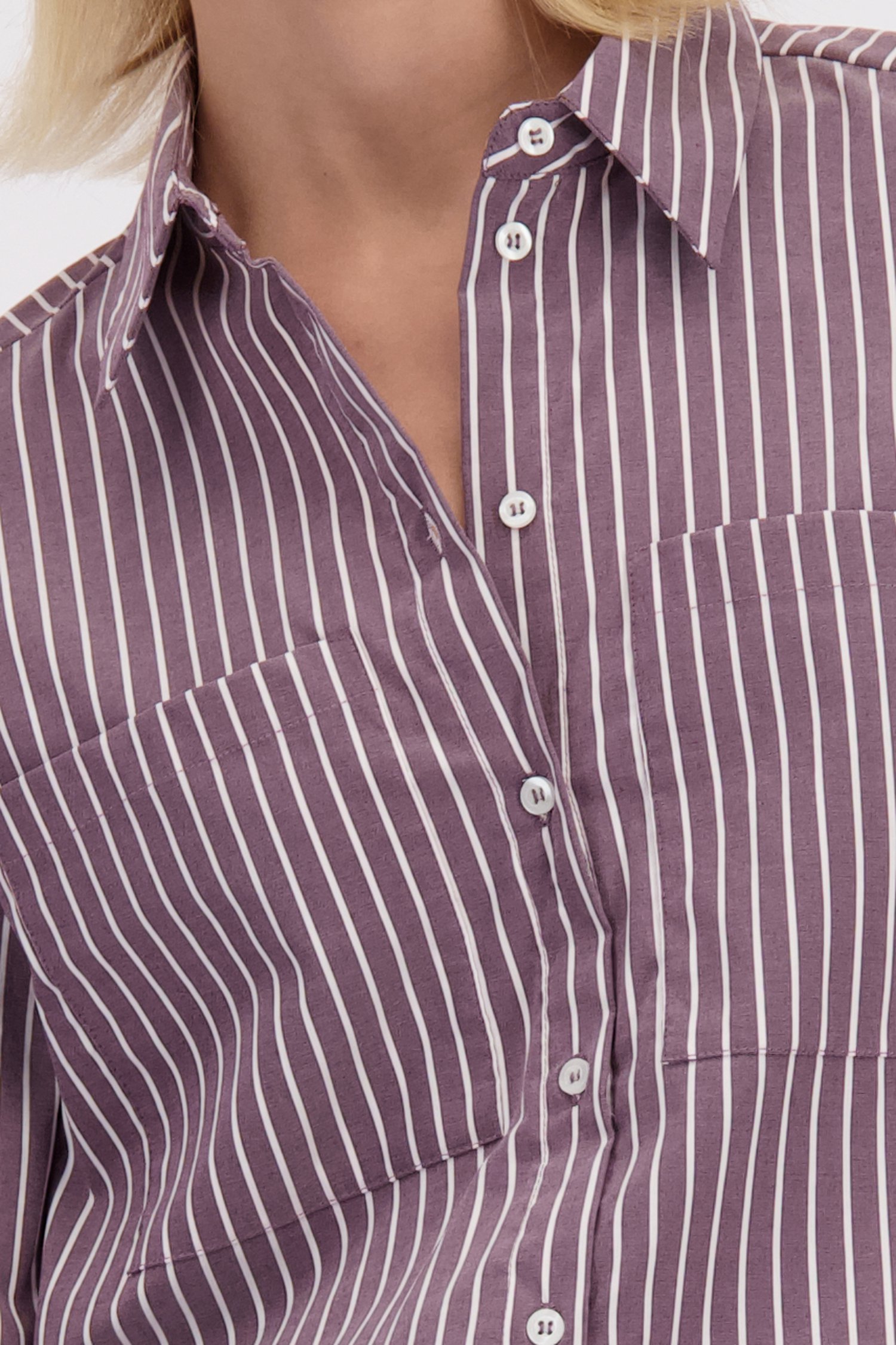 Detail van Bordeaux blouse met witte strepen door More & More voor Dames