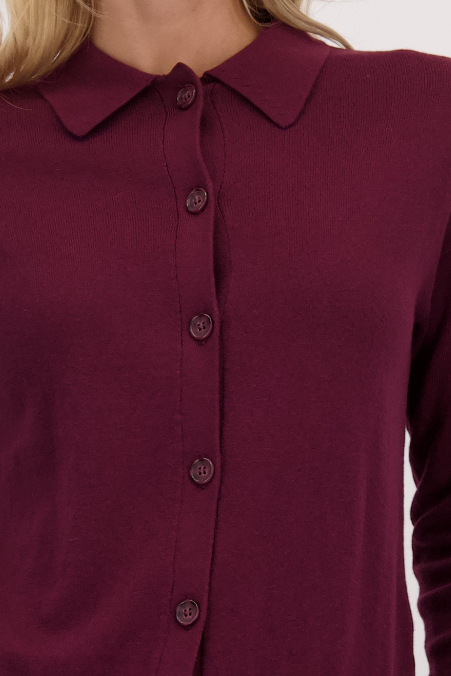 Detail van Bordeaux cardigan met polokraag door Liberty Island voor Dames