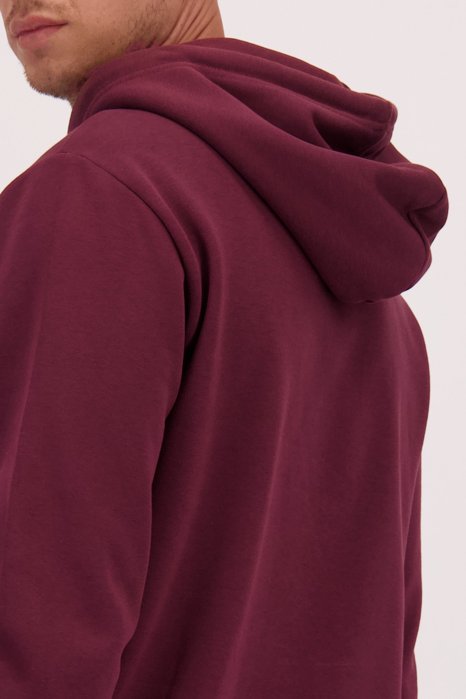 Detail van Bordeaux trui met kap  door Only & Sons voor Heren