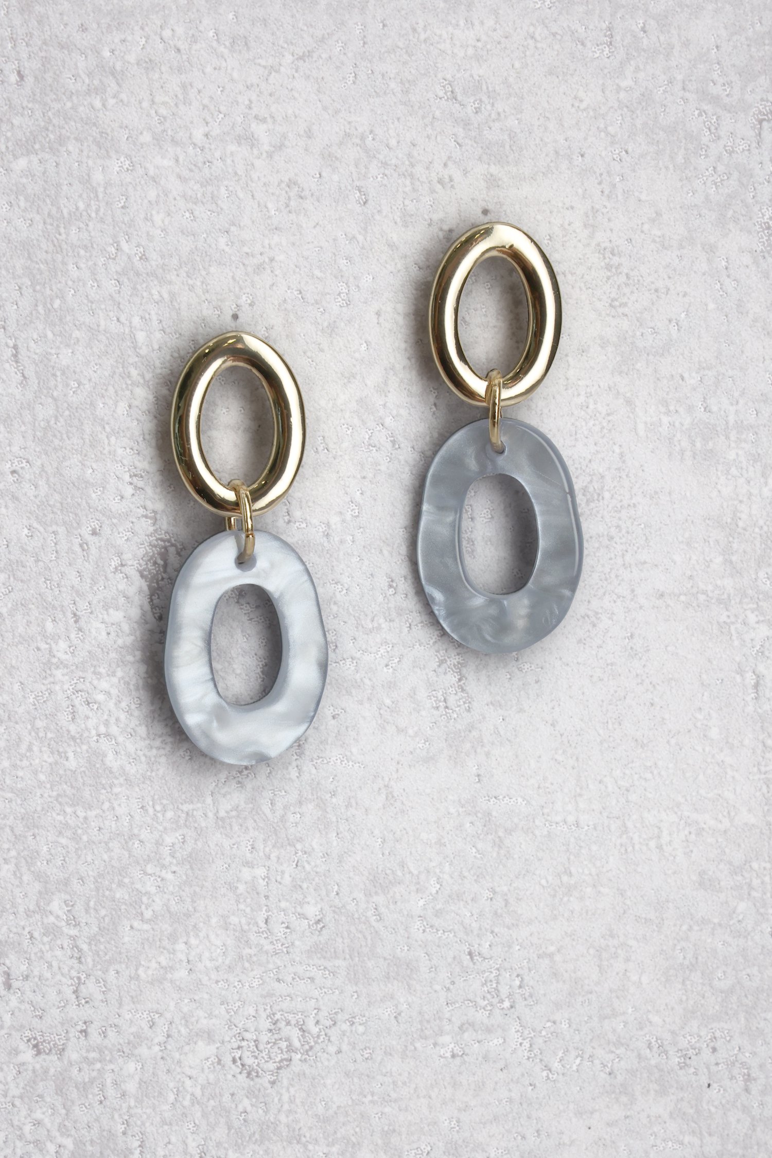 Le devant de Boucles d’oreilles dorées avec pendentif bleu  de Liberty Island pour Femmes
