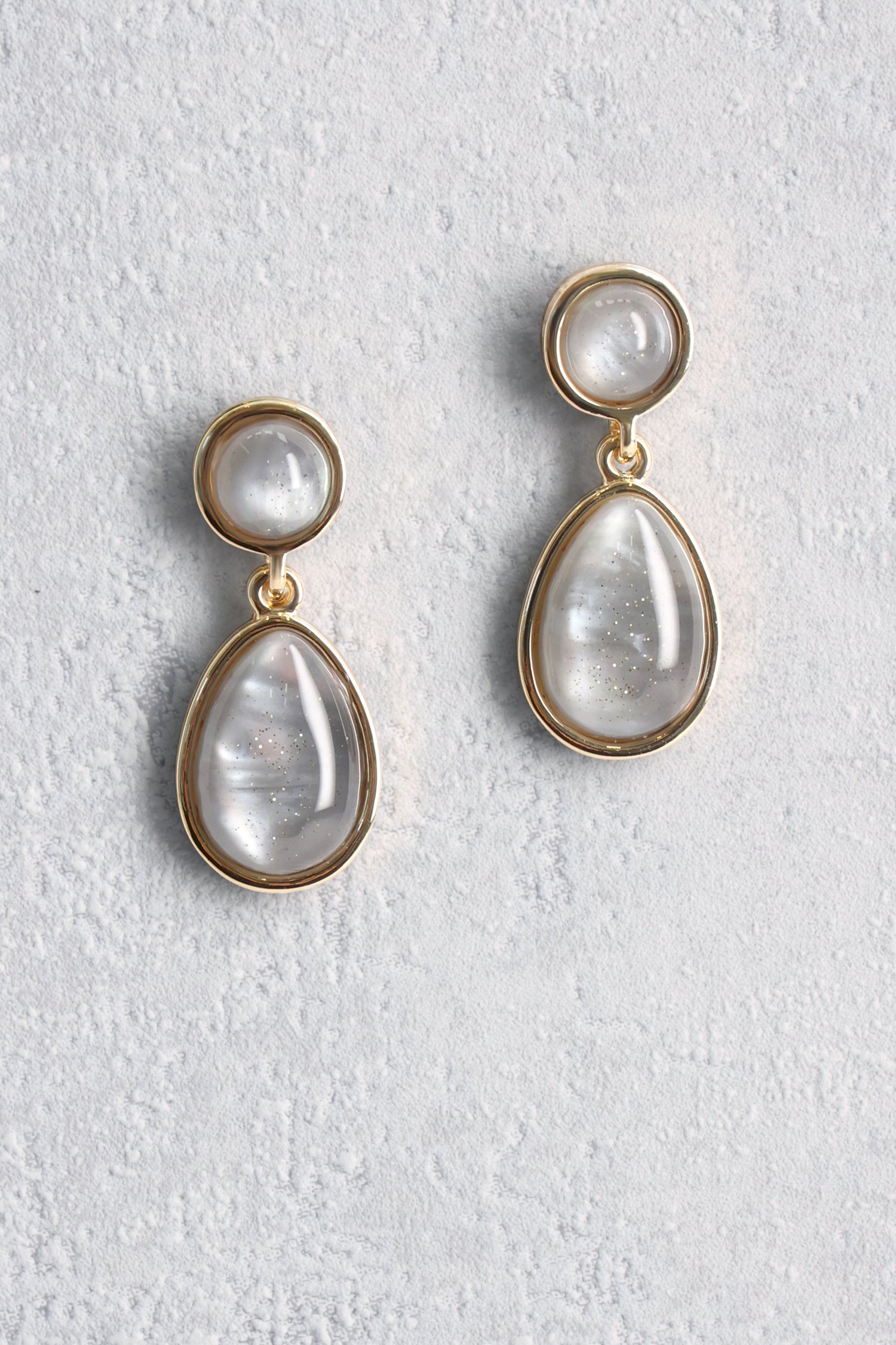 Le devant de Boucles d’oreilles grises goutte de Liberty Island pour Femmes