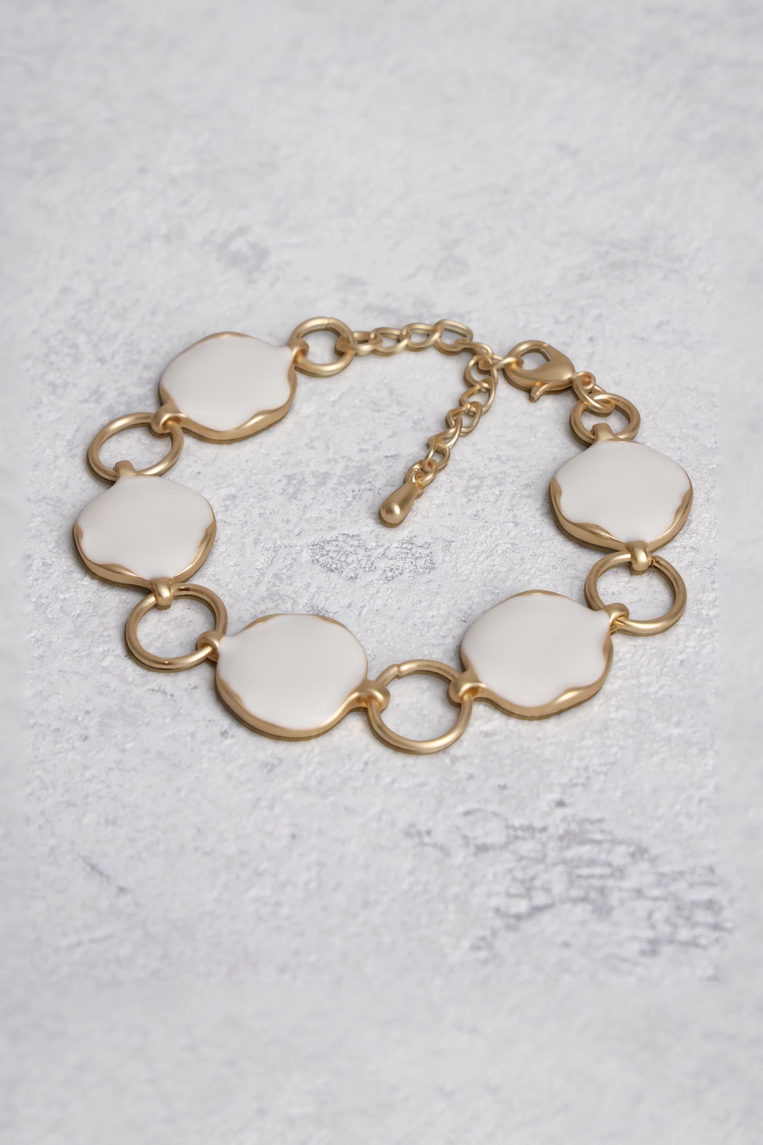 Bracelet doré avec des charms ronds blancs de Liberty Island pour Femmes