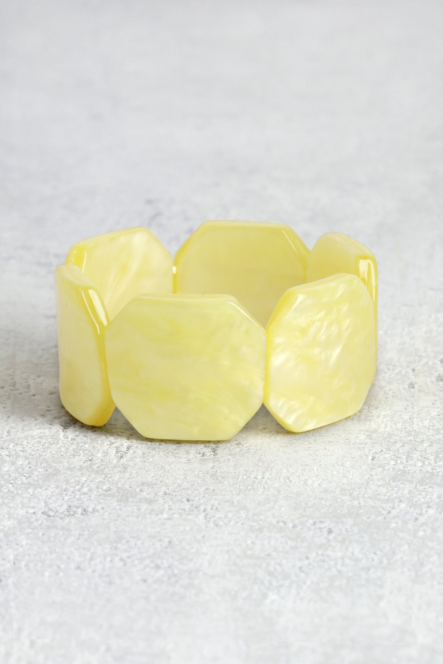Le devant de Bracelet élastique à effet marbre jaune de Liberty Island pour Femmes