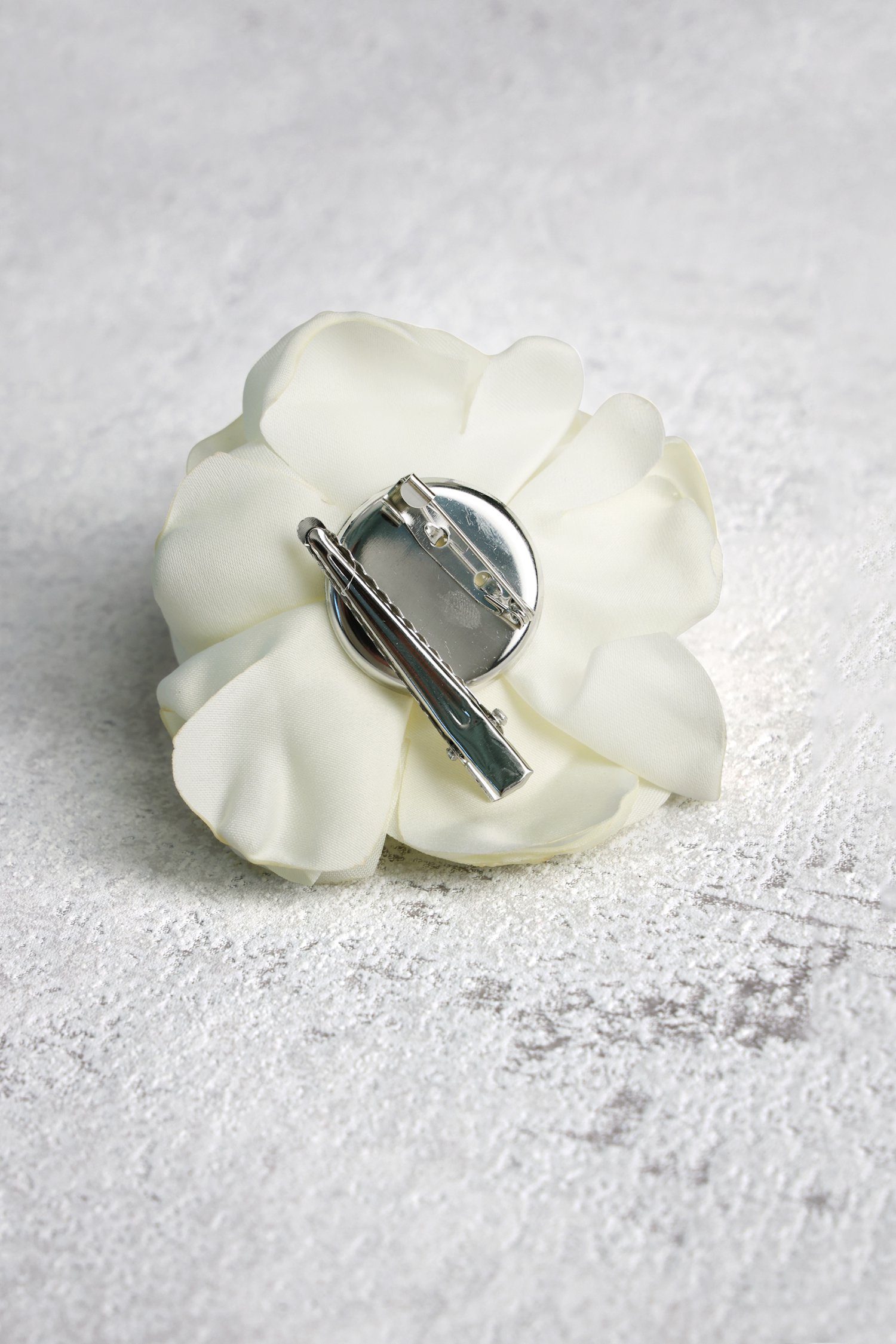 Broche fleur écrue de Liberty Island pour Femmes