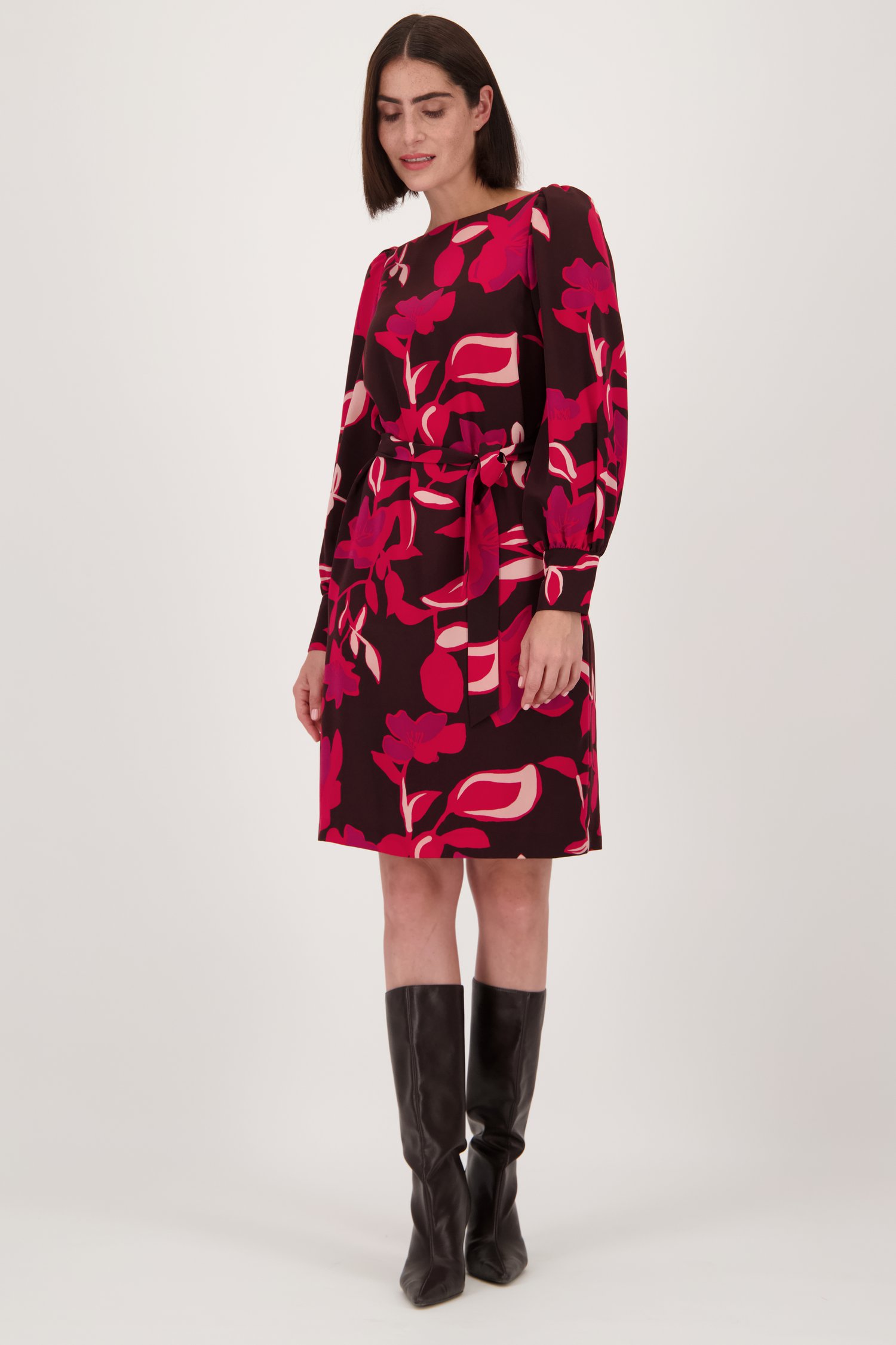 Voorkant van Burgundy kleedje met fuchsia bloemenprint door D'Auvry voor Dames