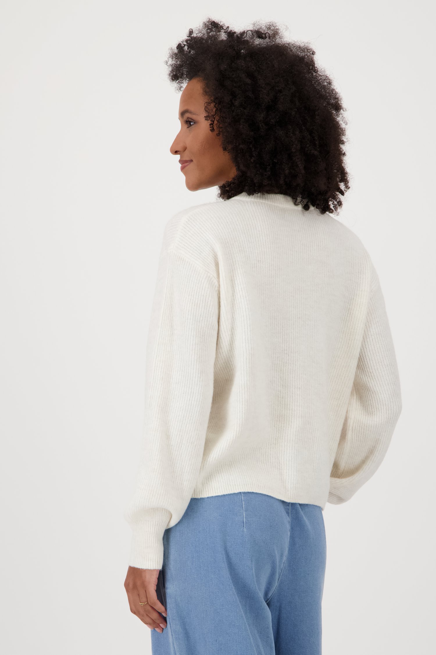 Le dos de Cardigan beige clair avec boutons de perles de JDY pour Femmes