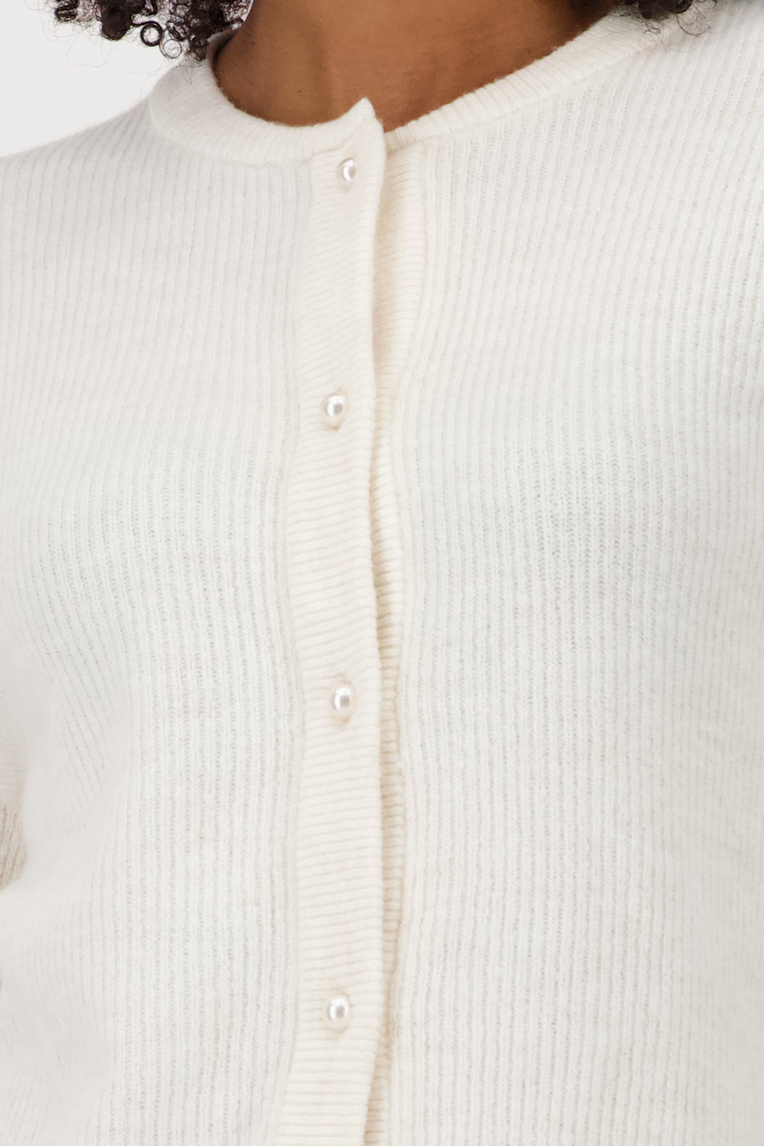 Détail de Cardigan beige clair avec boutons de perles de JDY pour Femmes