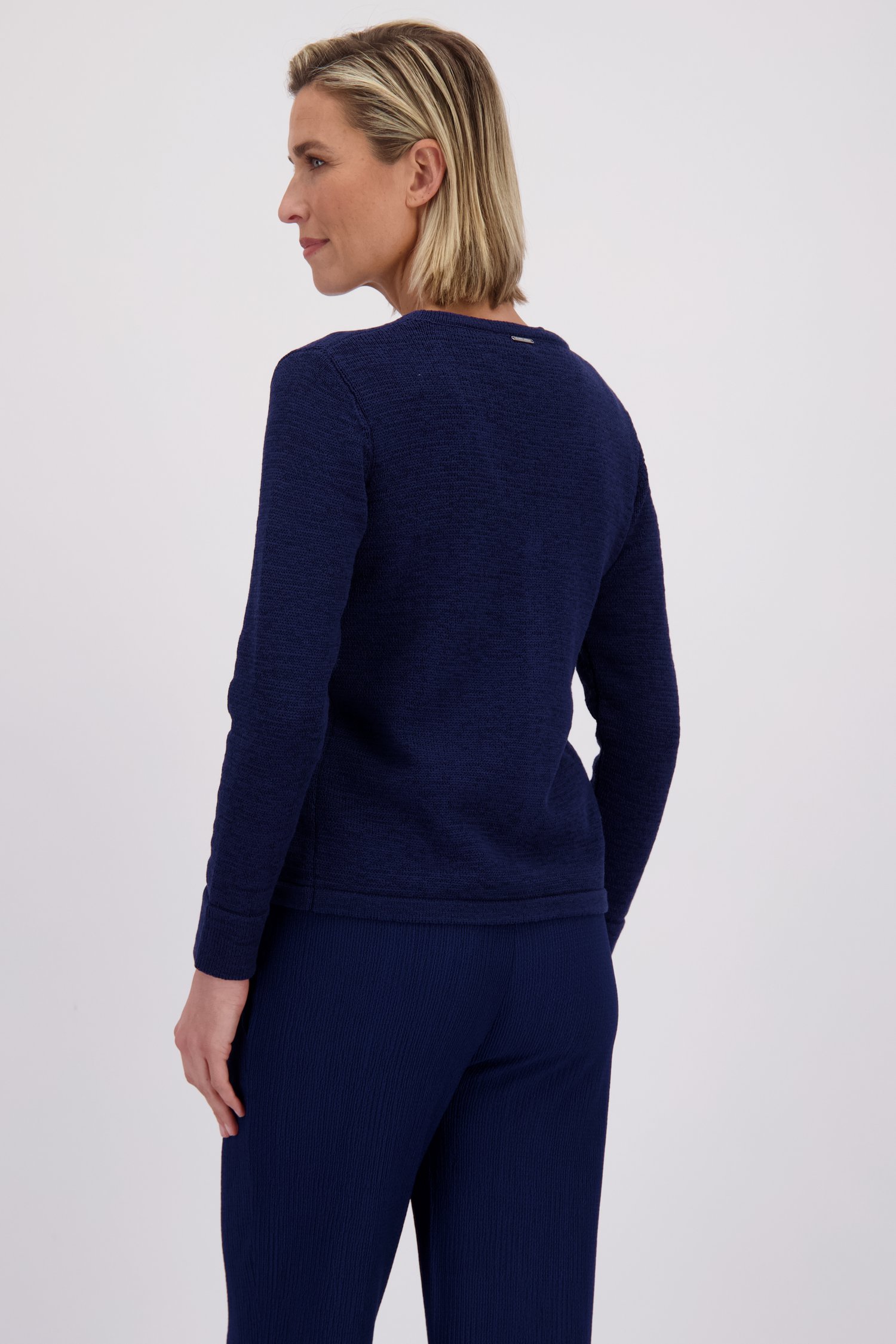 Le dos de Cardigan court bleu foncé de Claude Arielle pour Femmes