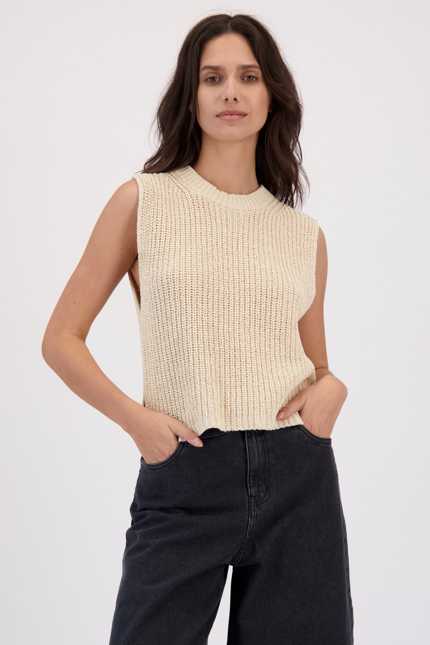 Le devant de Cardigan sans manches beige en maille de Louise pour Femmes