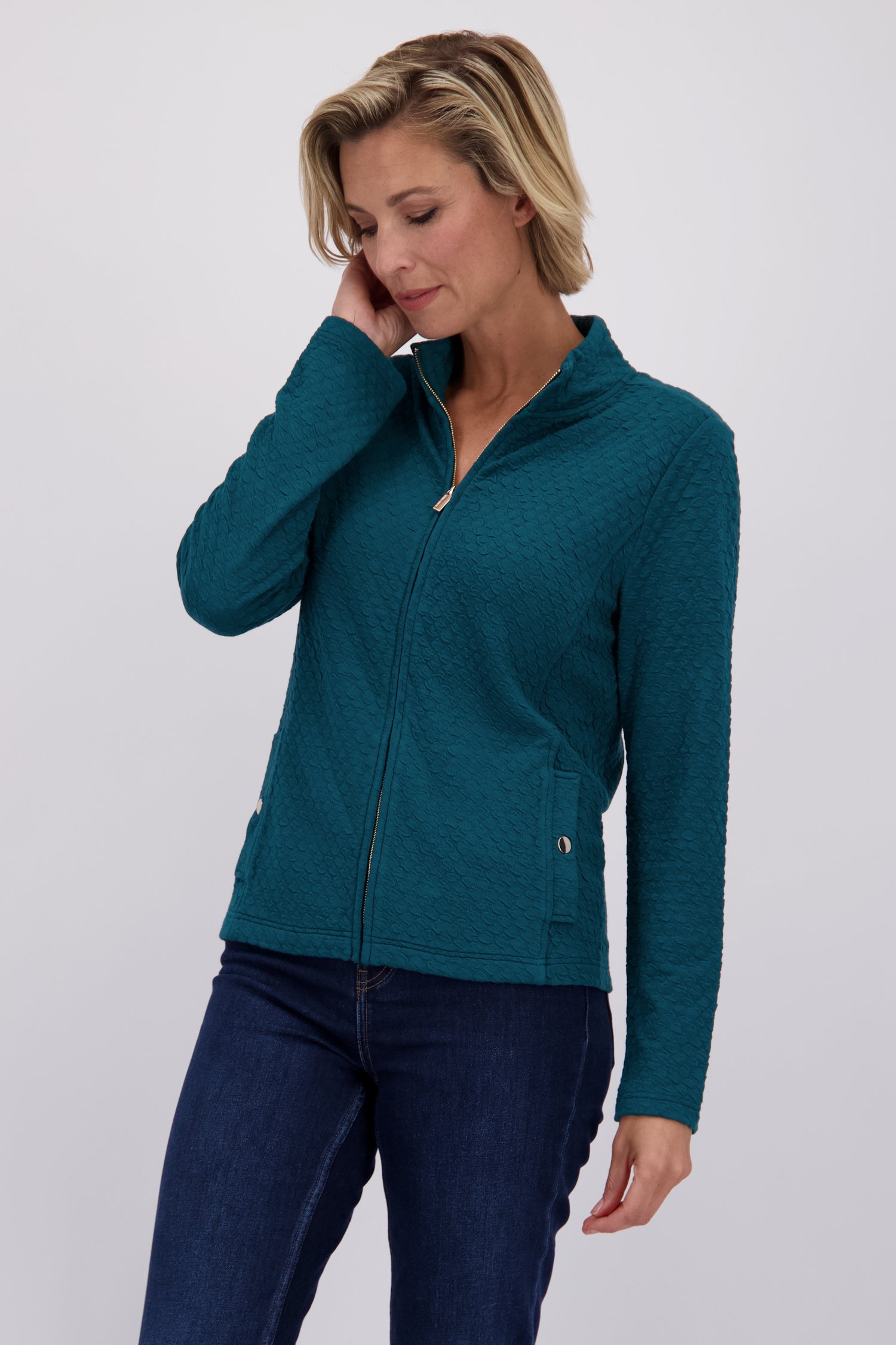 Le devant de Cardigan vert avec fermeture zippée de Claude Arielle pour Femmes