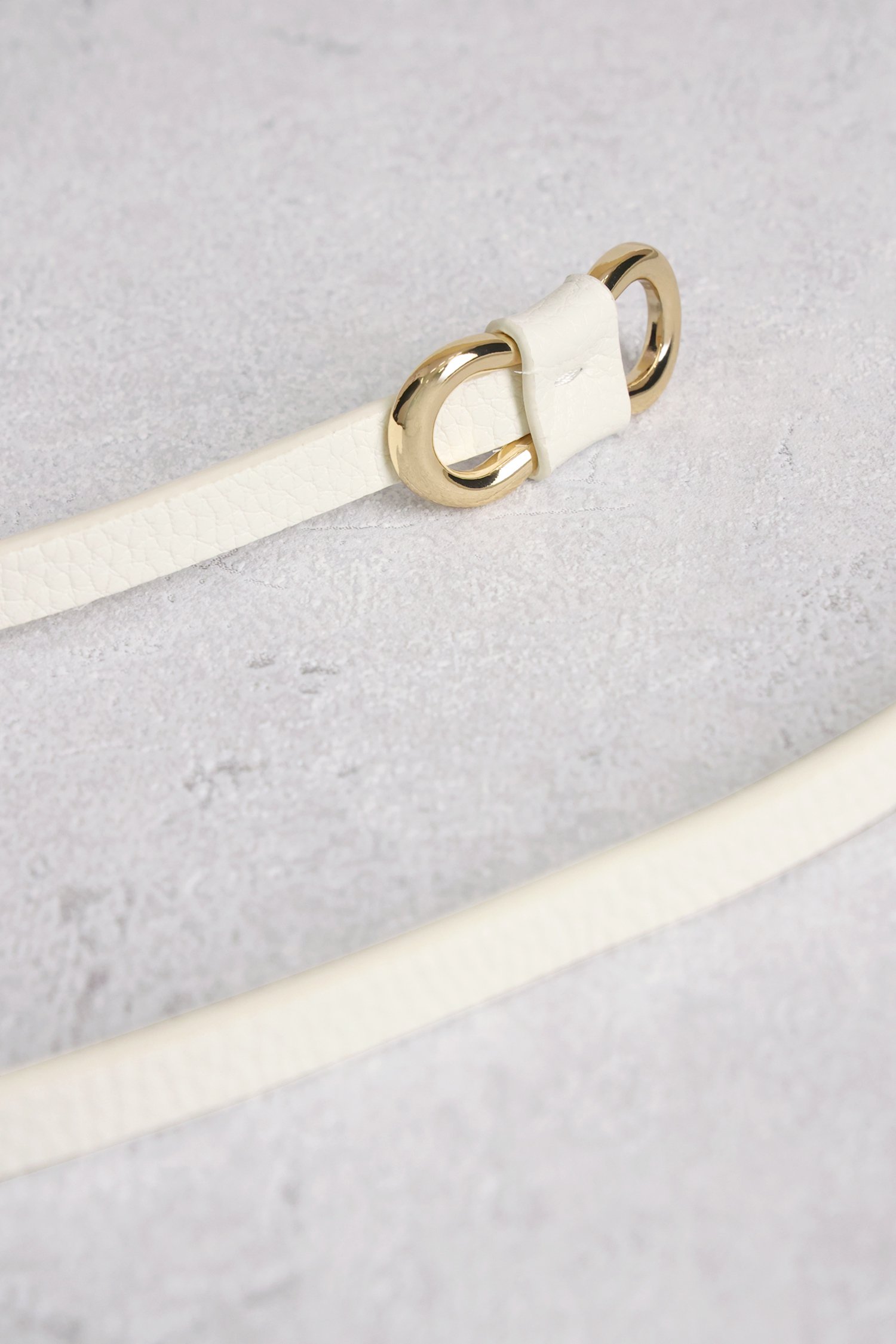 Ceinture fine écrue avec boucle dorée de Libelle pour Femmes