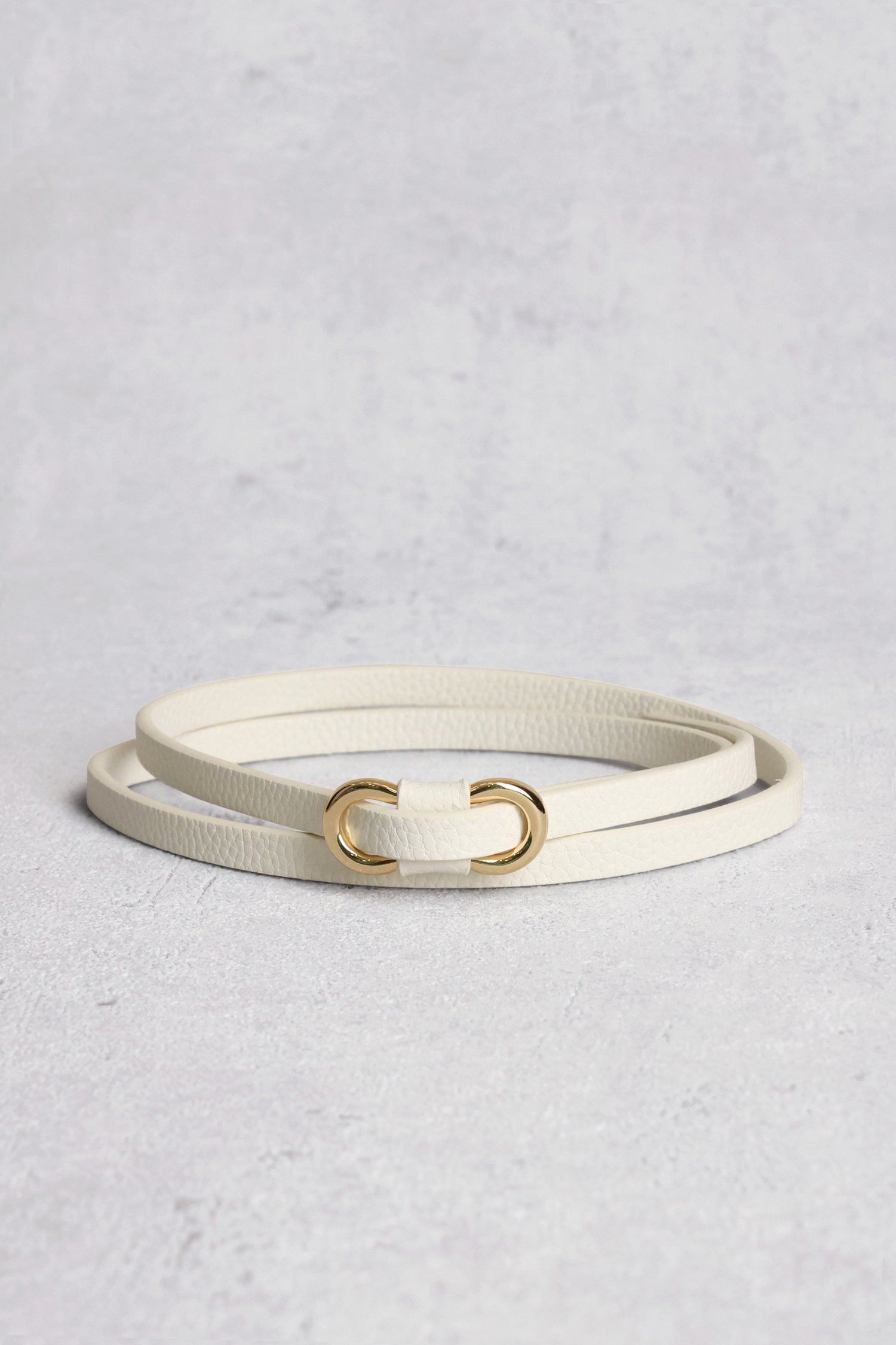 Ceinture fine écrue avec boucle dorée de Libelle pour Femmes