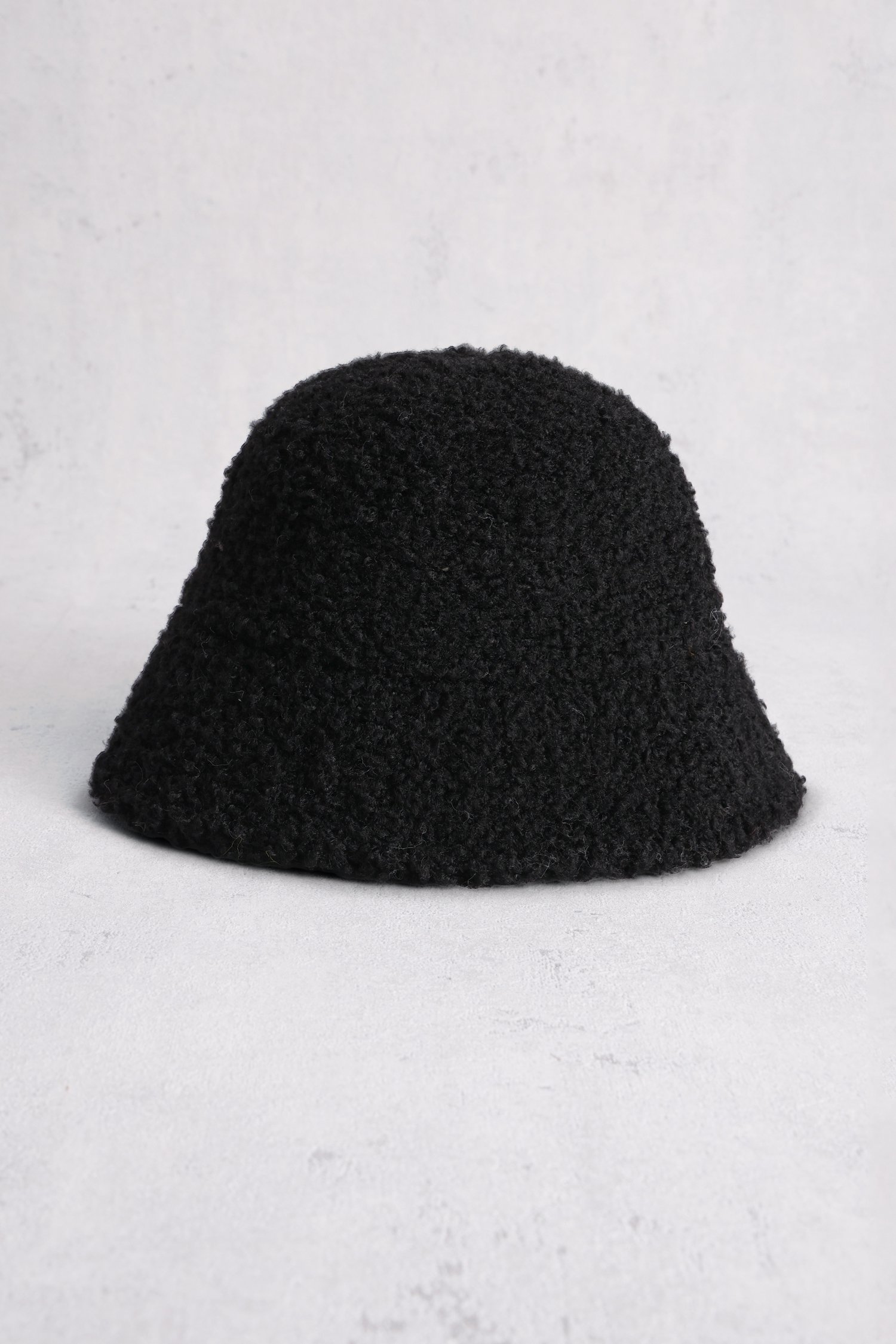 Le devant de Chapeau noir en teddy de Modeno pour Femmes