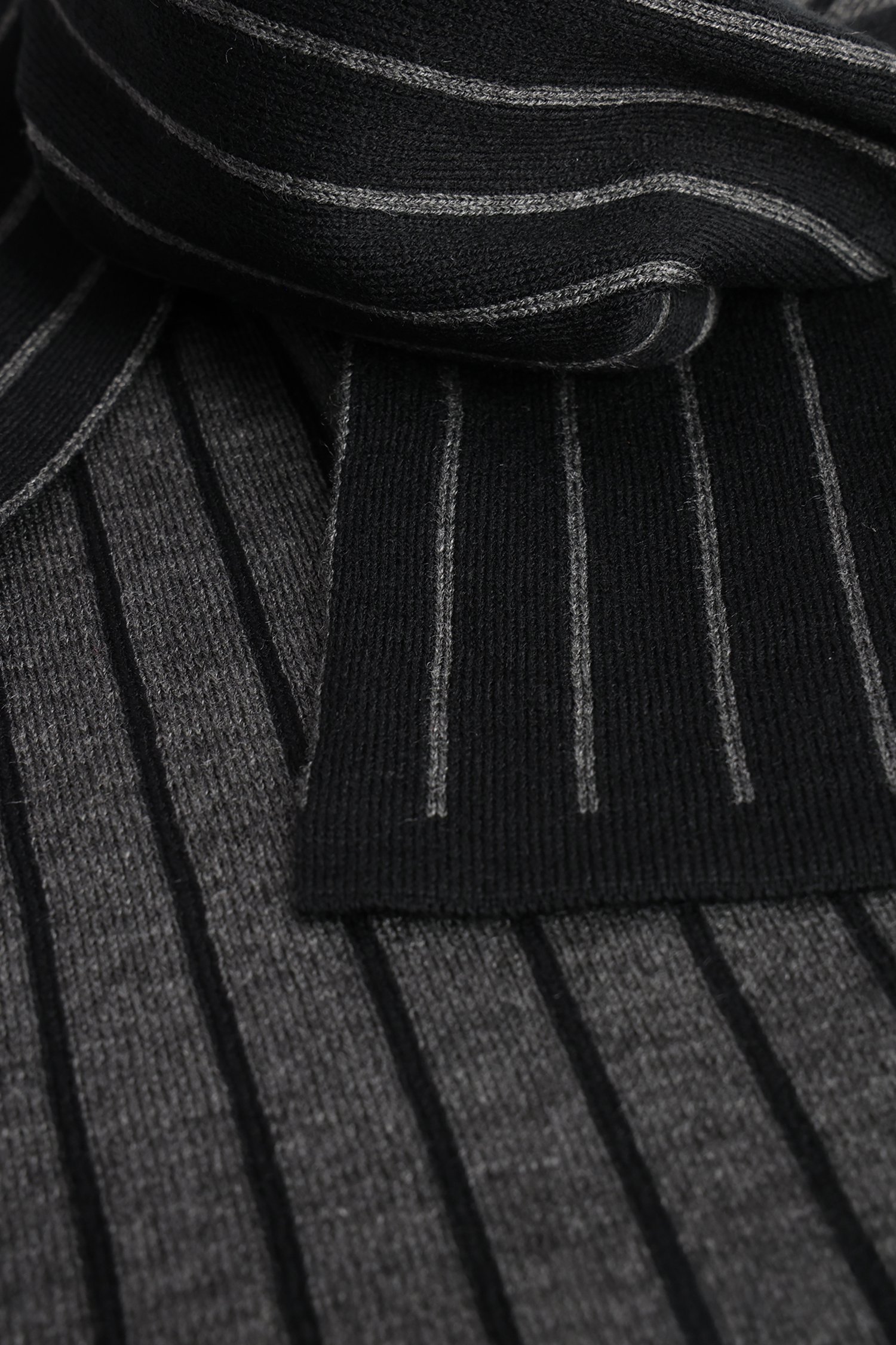 Photo produit 1 de Écharpe noire à motif rayé gris de Liberty Island pour Hommes