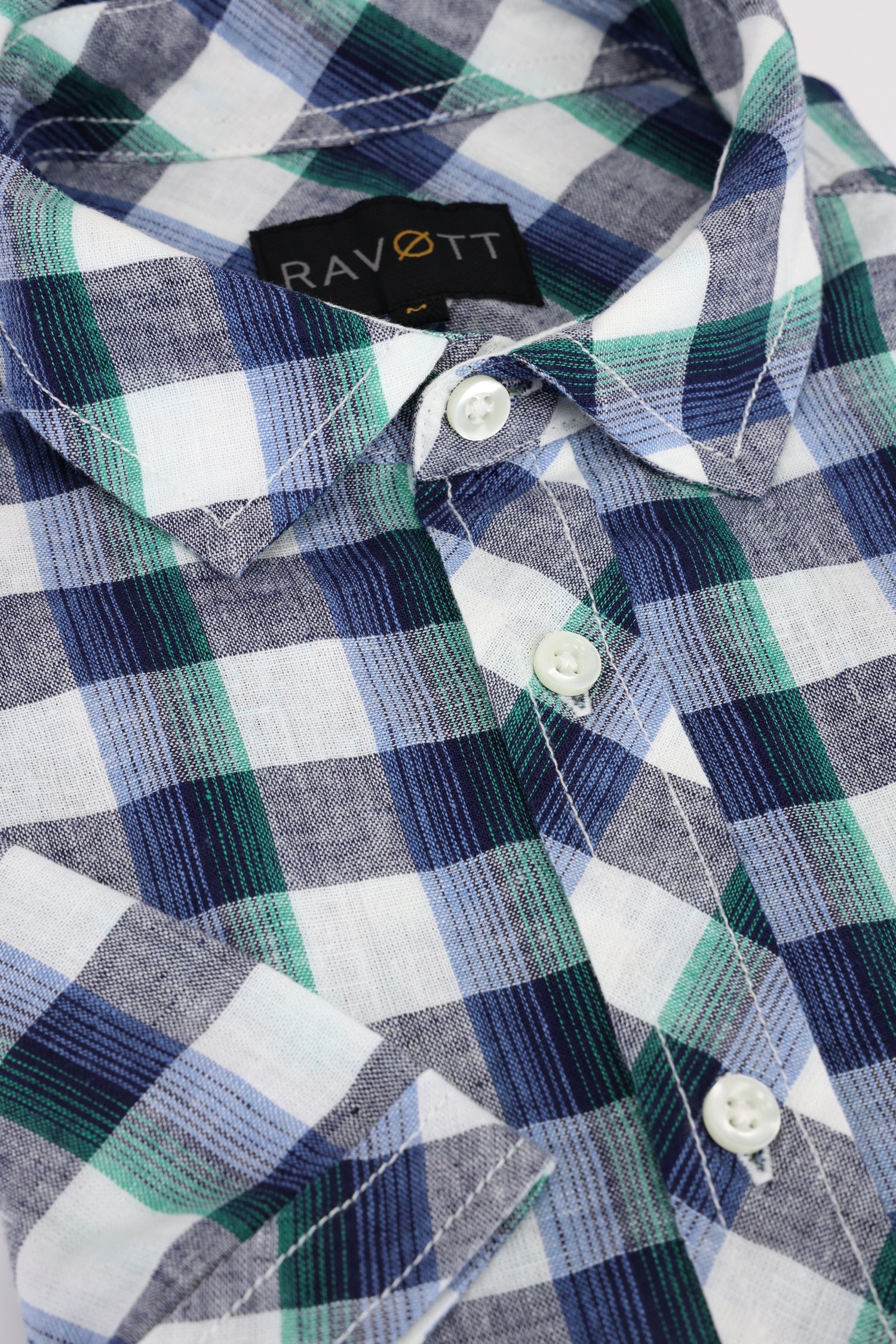 Détail de Chemise à carreaux verts à manches courtes de Ravøtt pour Hommes