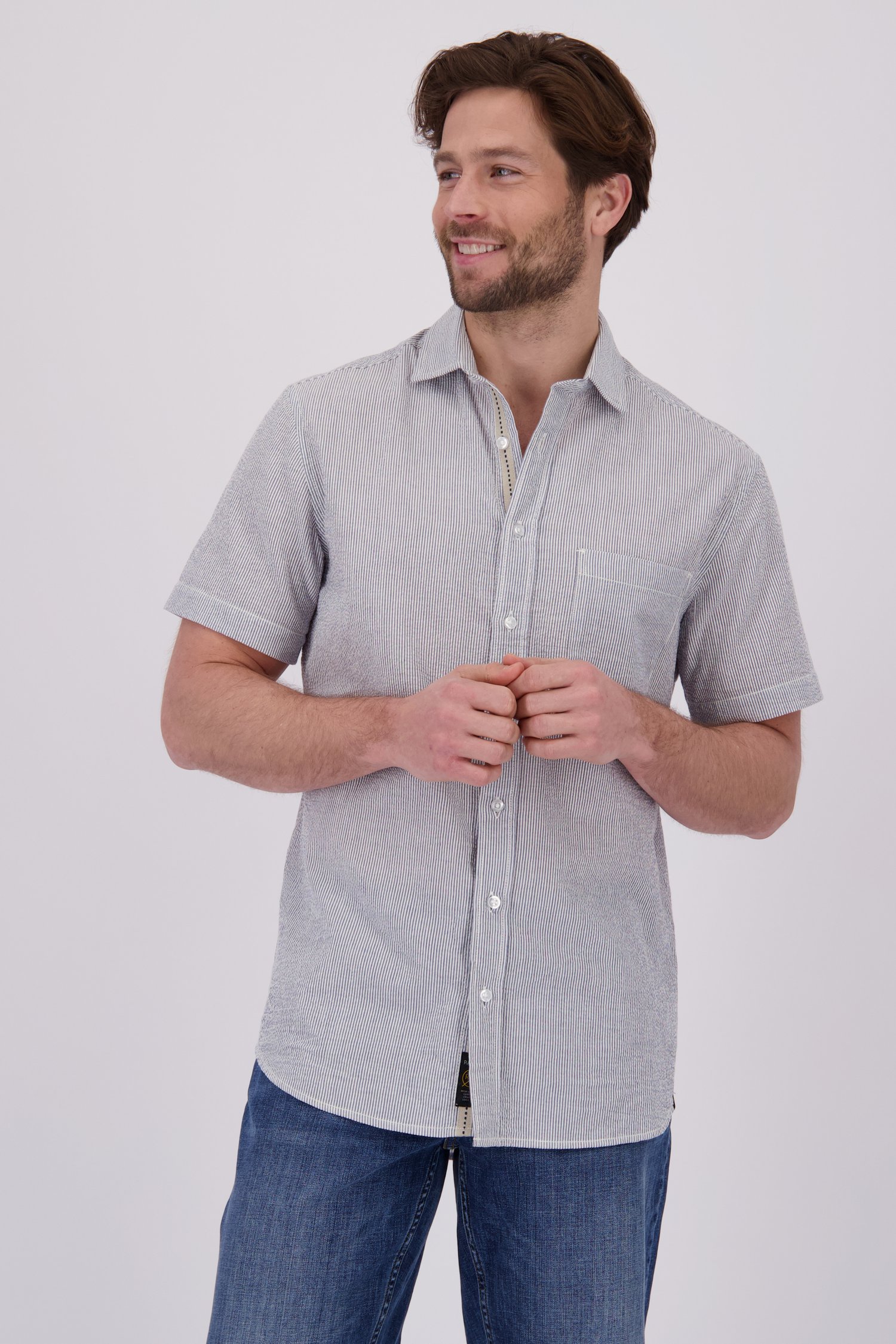 Chemise à manches courtes rayée blanc et bleu de Ravøtt pour Hommes