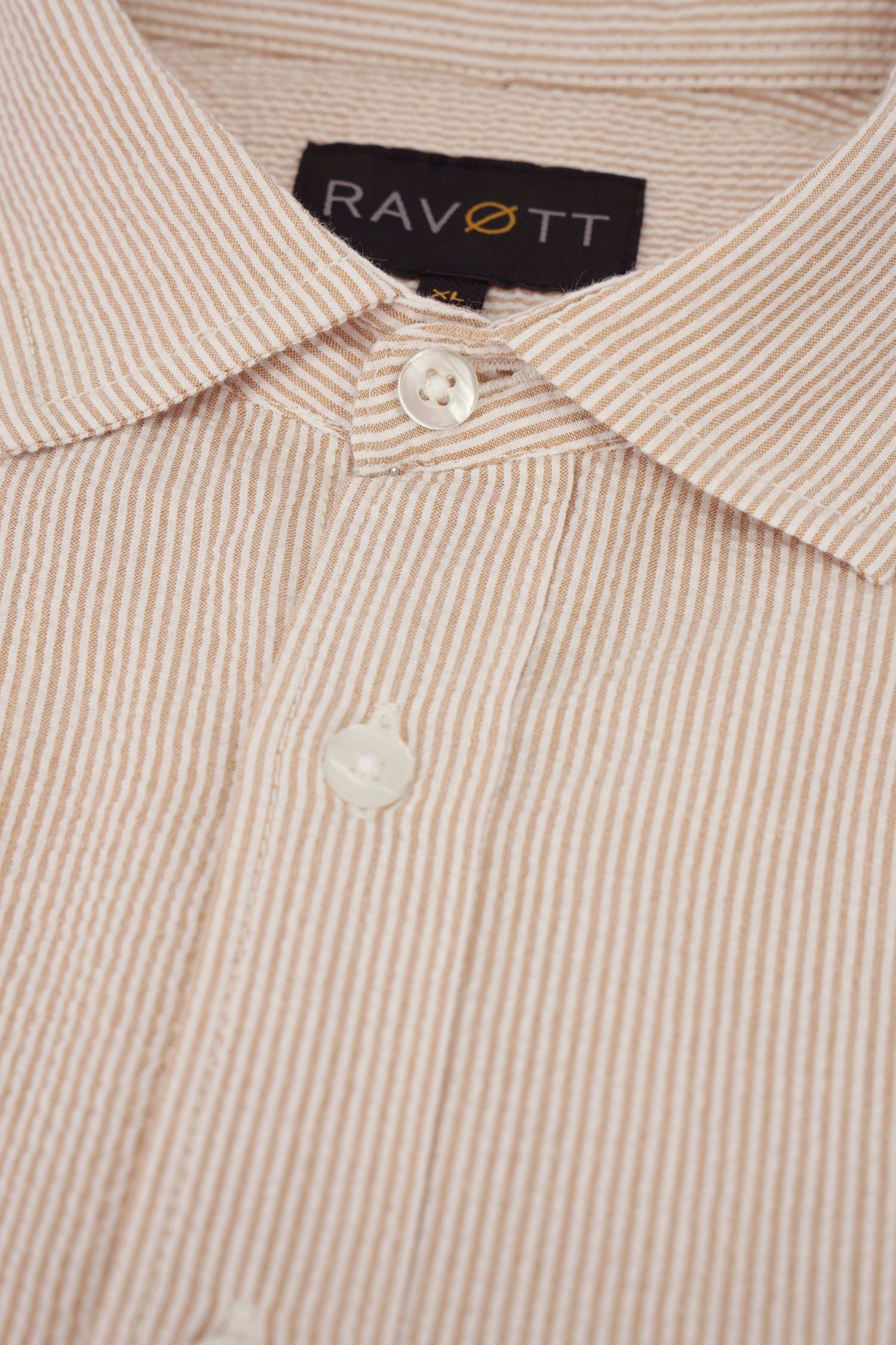 Chemise à manches courtes rayée blanc et marron de Ravøtt pour Hommes