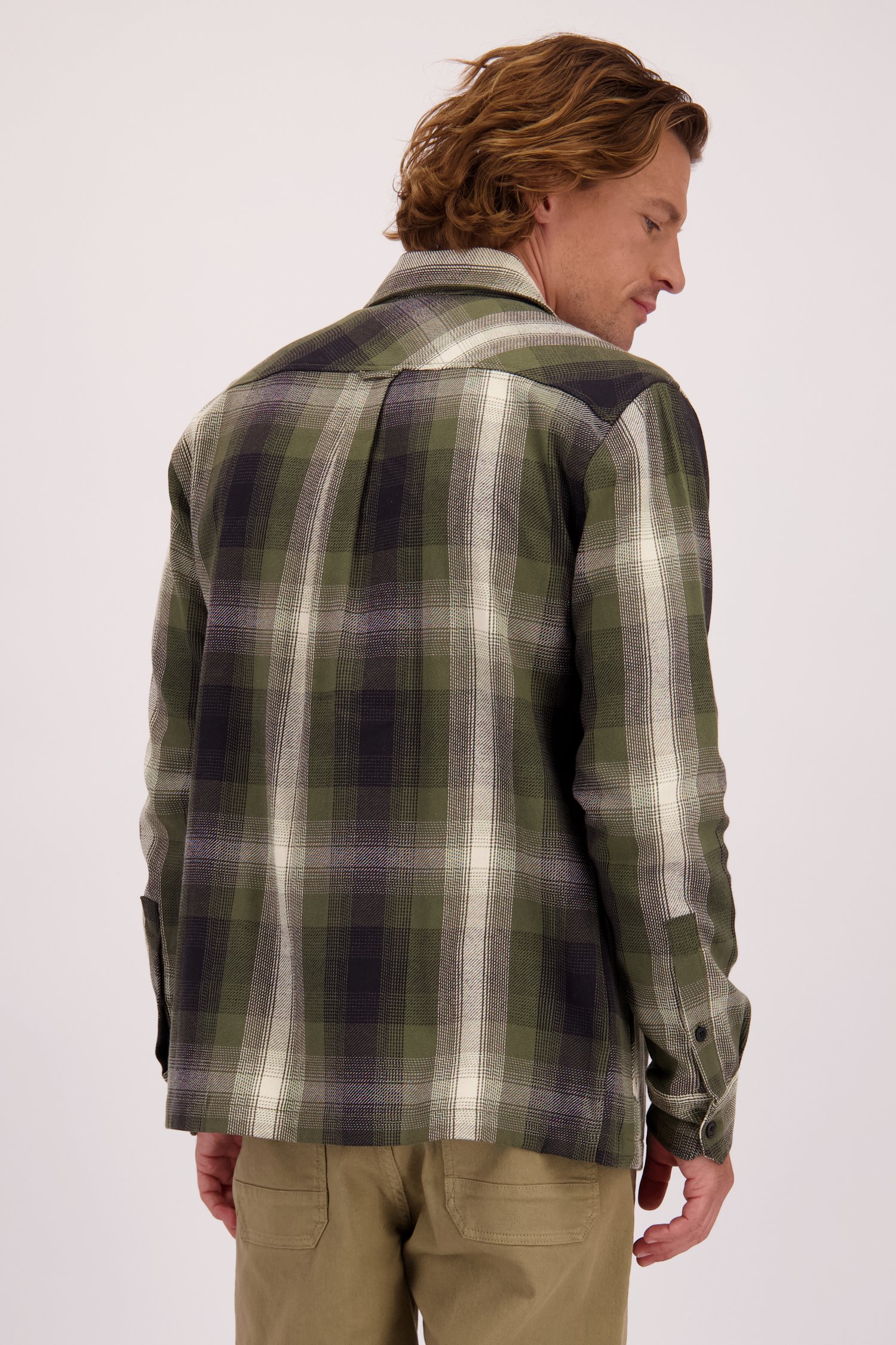 Le dos de Chemise kaki à carreaux de Ravøtt pour Hommes