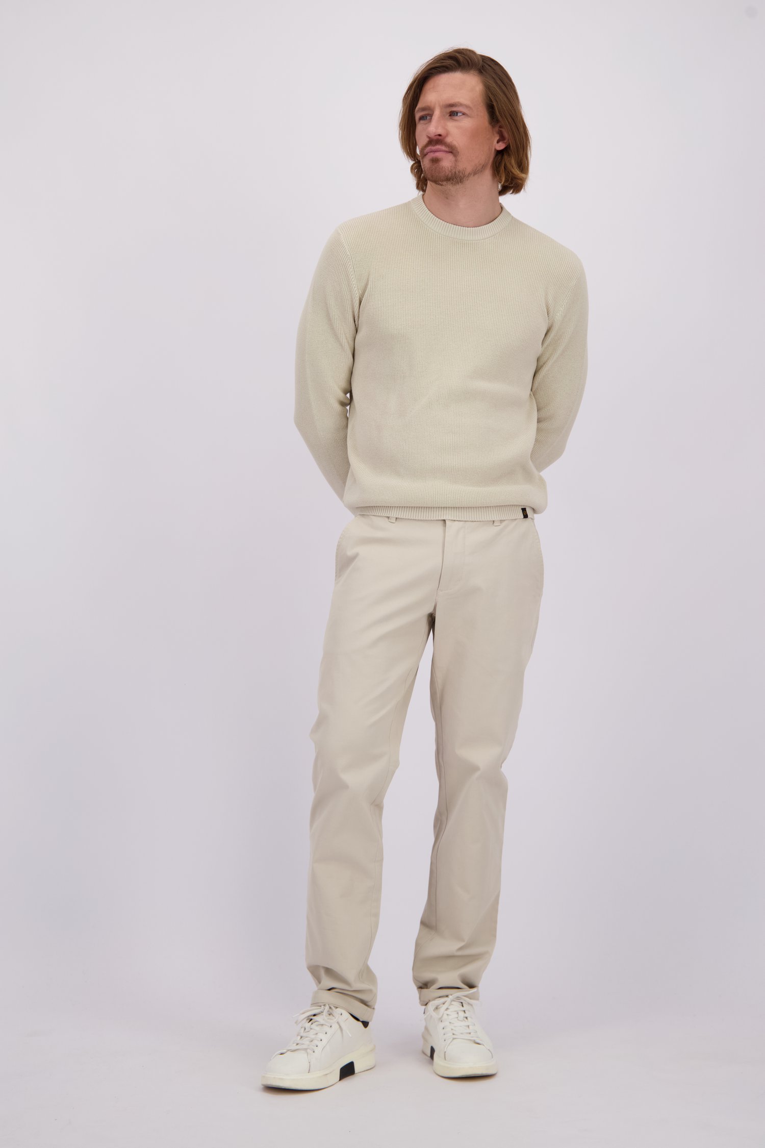 Le devant de Chino beige de Ravøtt pour Hommes