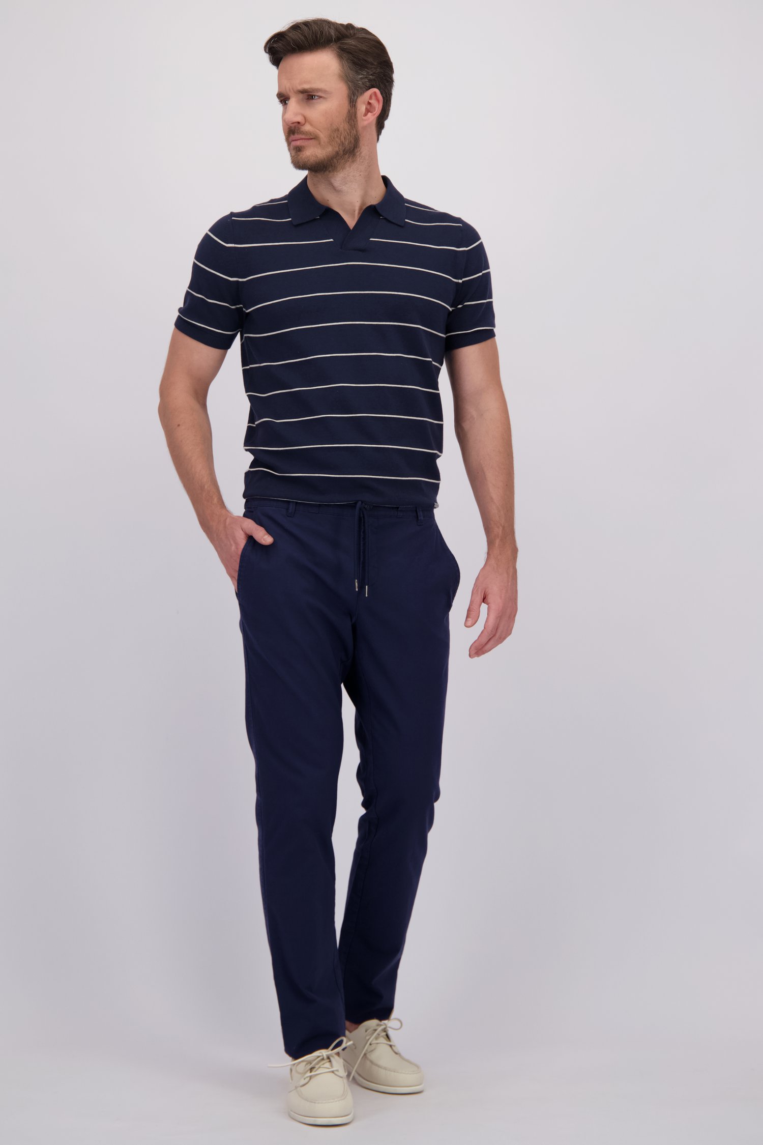 Le devant de Chino bleu avec cordon de serrage de Upper East pour Hommes