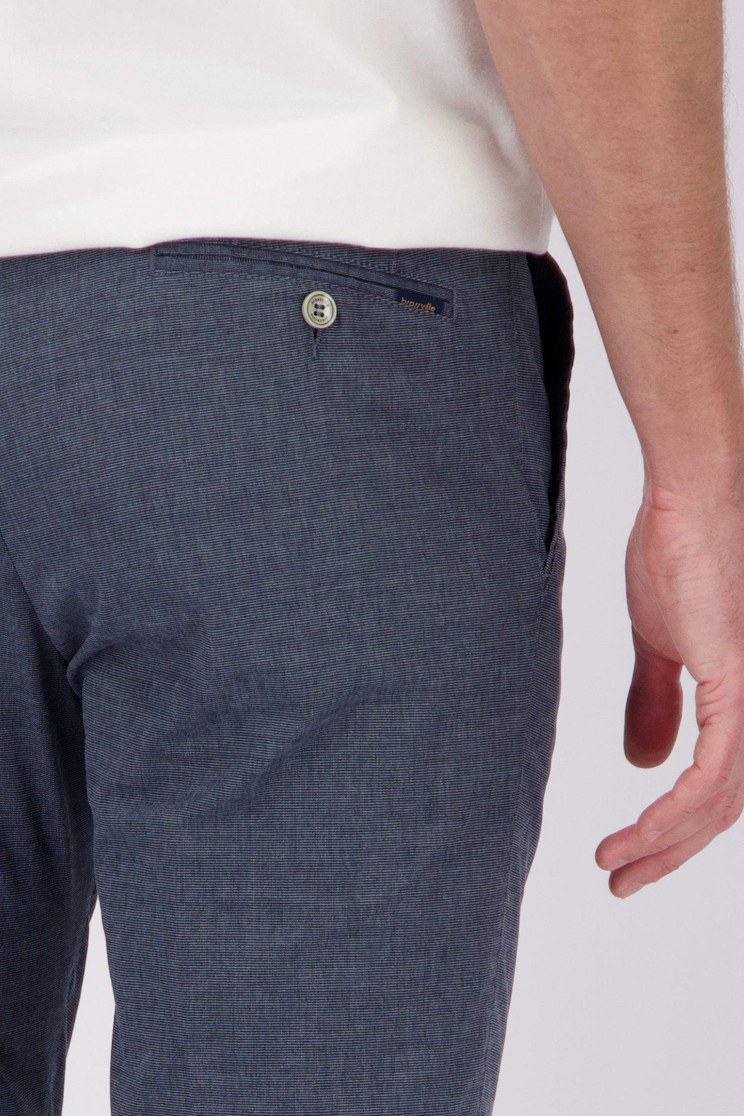 Détail de Chino bleu en look jean – Vancouver – Regular fit de Brassville pour Hommes
