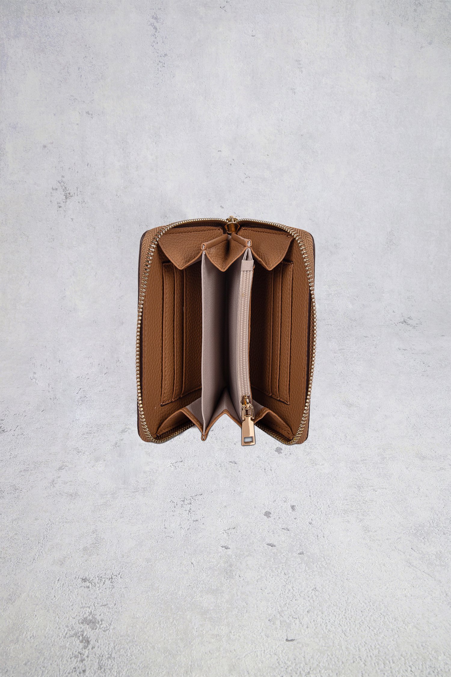 Detail van Cognackleurige portemonnee met leather look door Laurent David voor Dames