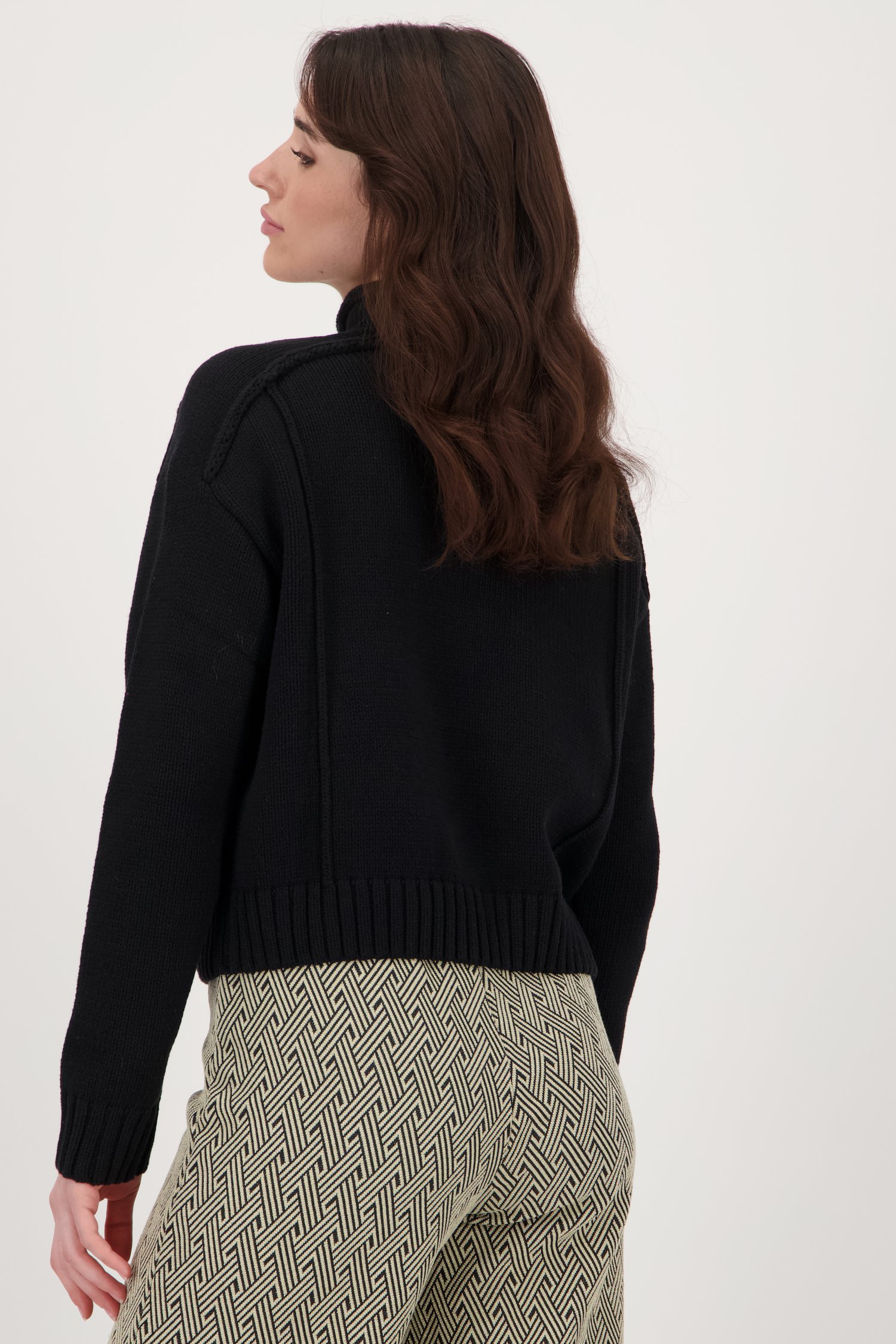 Col roulé en tricot noir de Geisha pour Femmes