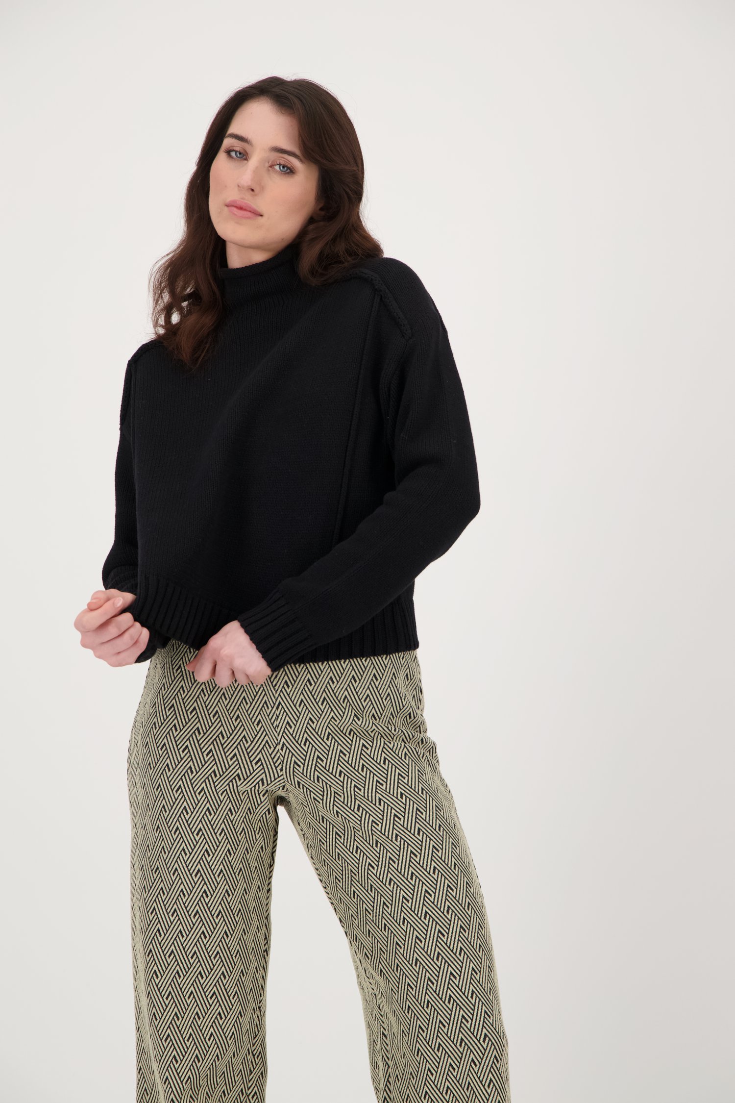 Col roulé en tricot noir de Geisha pour Femmes