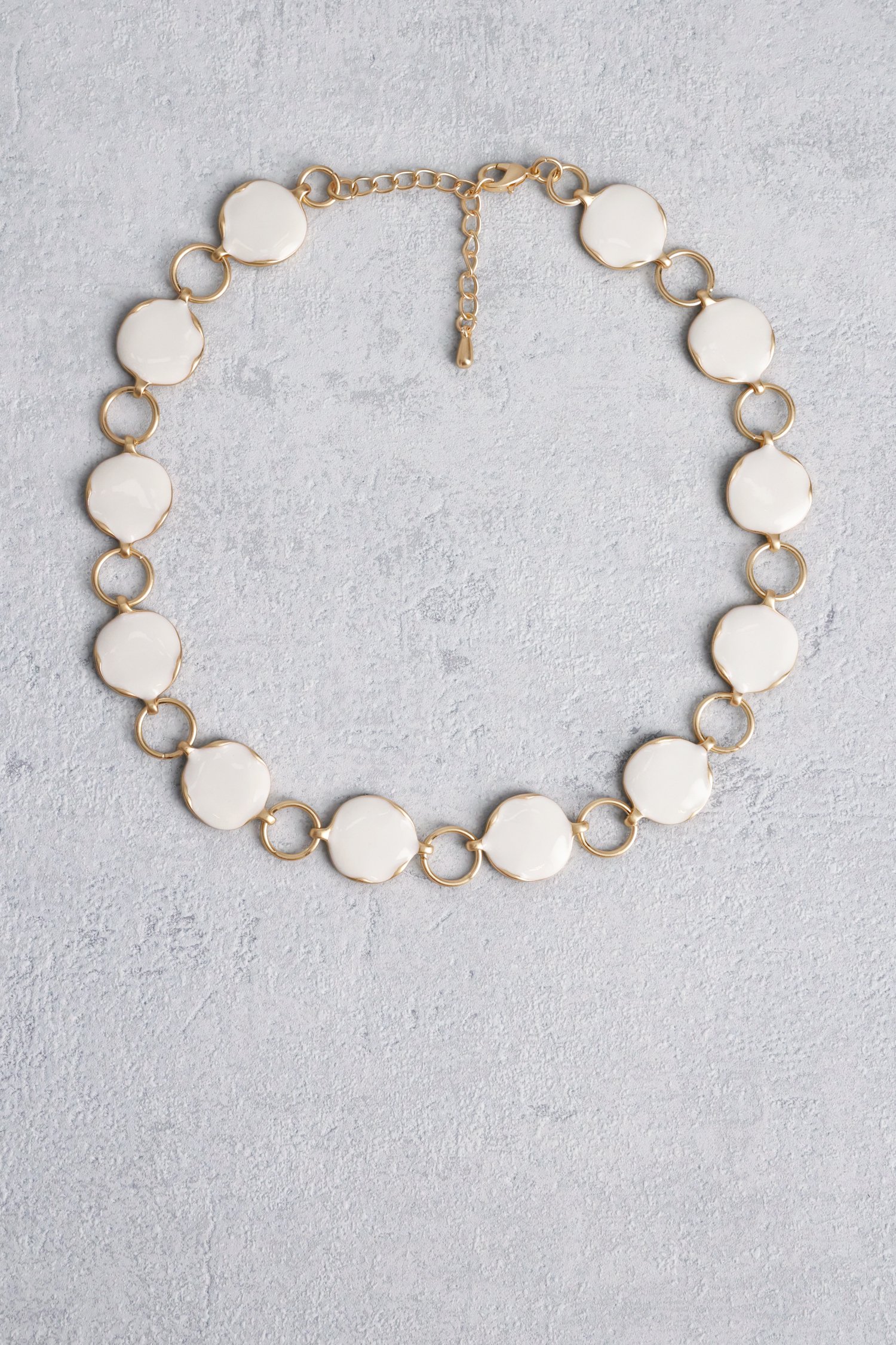 Collier doré avec des charms ronds blancs de Liberty Island pour Femmes