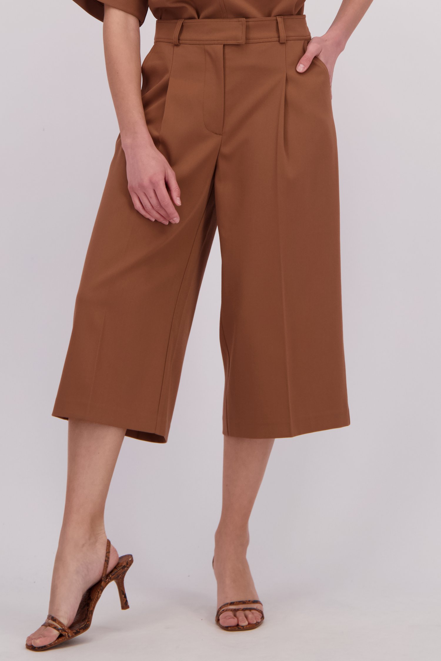 Détail de Culotte brune avec plis de D'Auvry pour Femmes