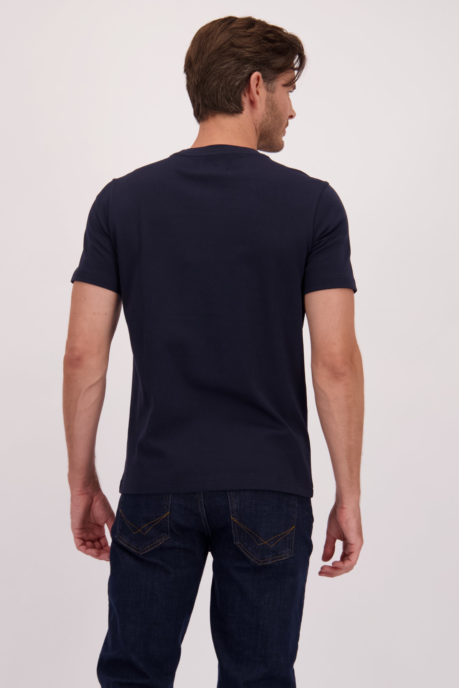 Achterkant van  Donkerblauw katoenen T-shirt met ronde hals  door Upper East voor Heren