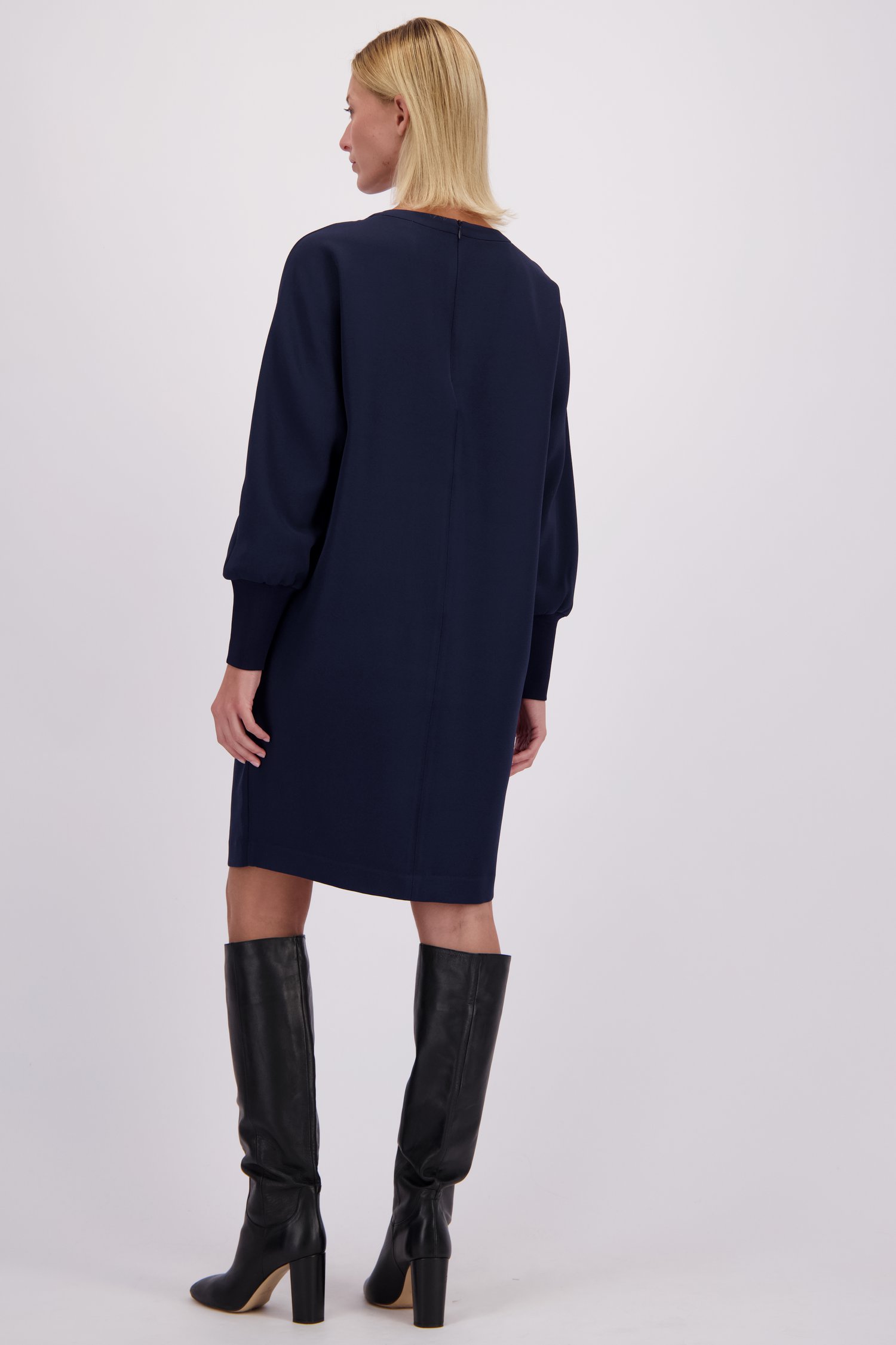 Achterkant van Donkerblauw kleedje met gouden knopen door D'Auvry voor Dames