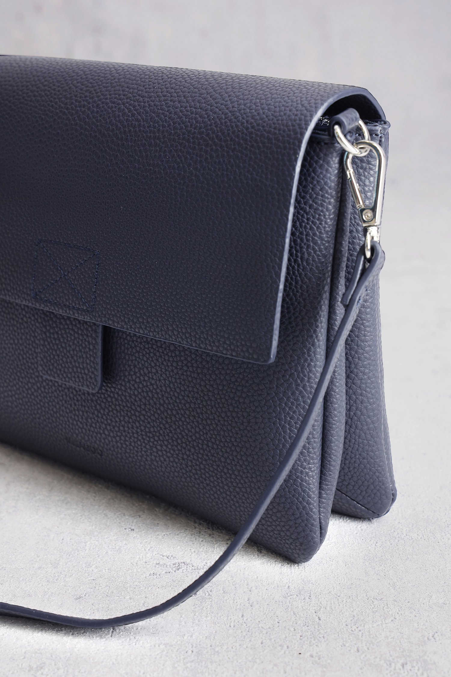Donkerblauwe handtas met lederlook van Liberty Island voor Dames