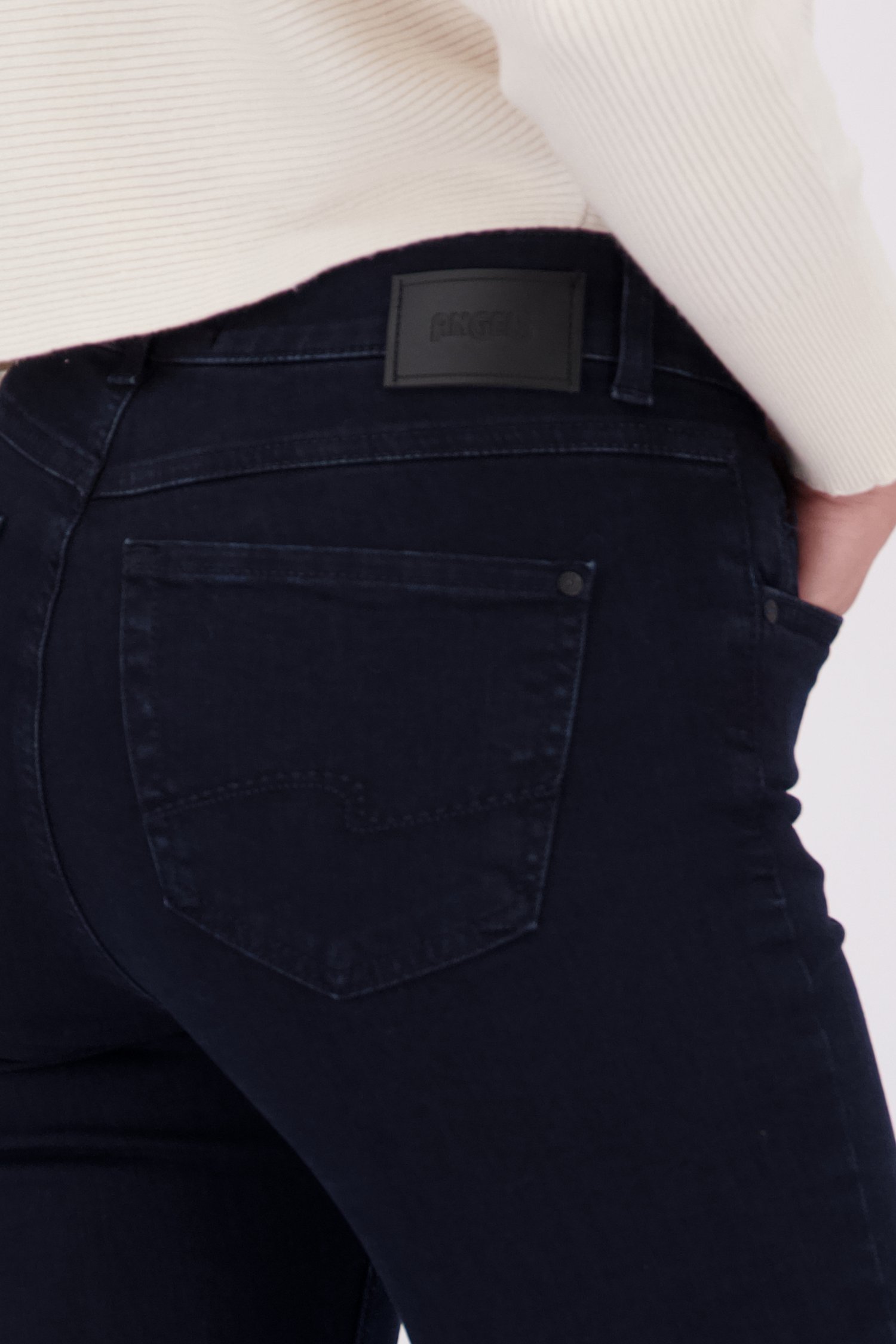 Detail van Donkerblauwe jeans - straight fit  door Angels voor Dames
