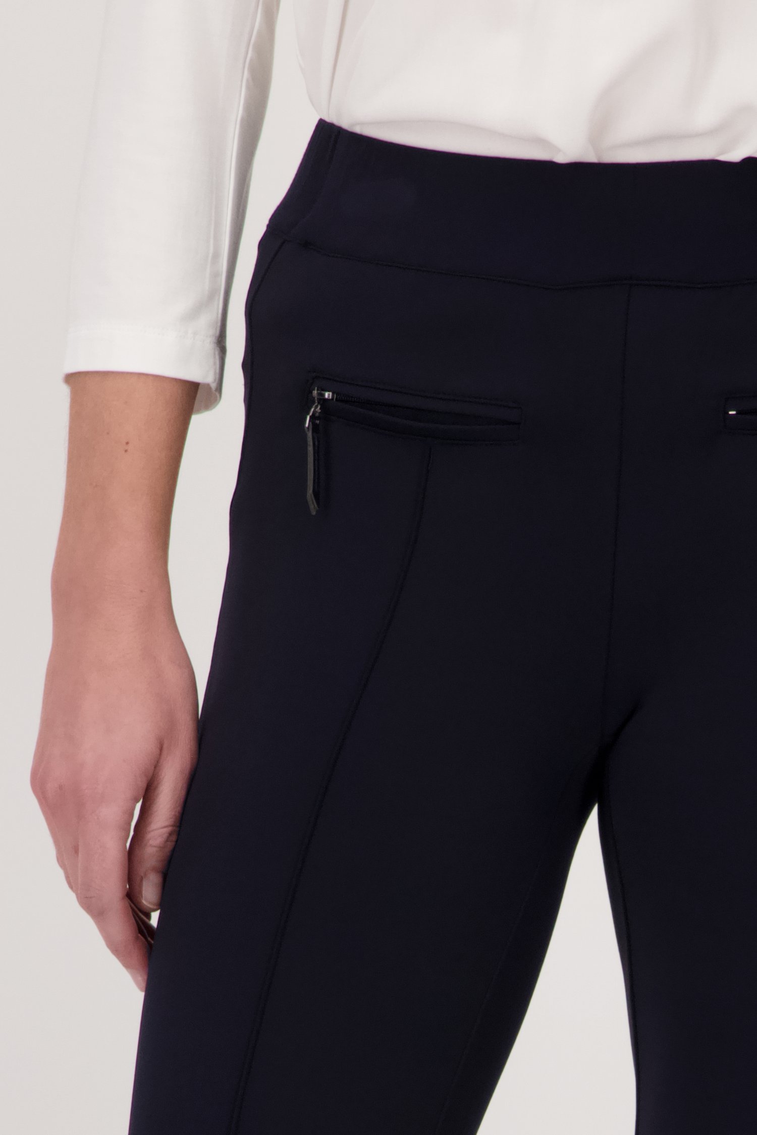 Detail van Donkerblauwe legging met elastische tailleband door Claude Arielle voor Dames