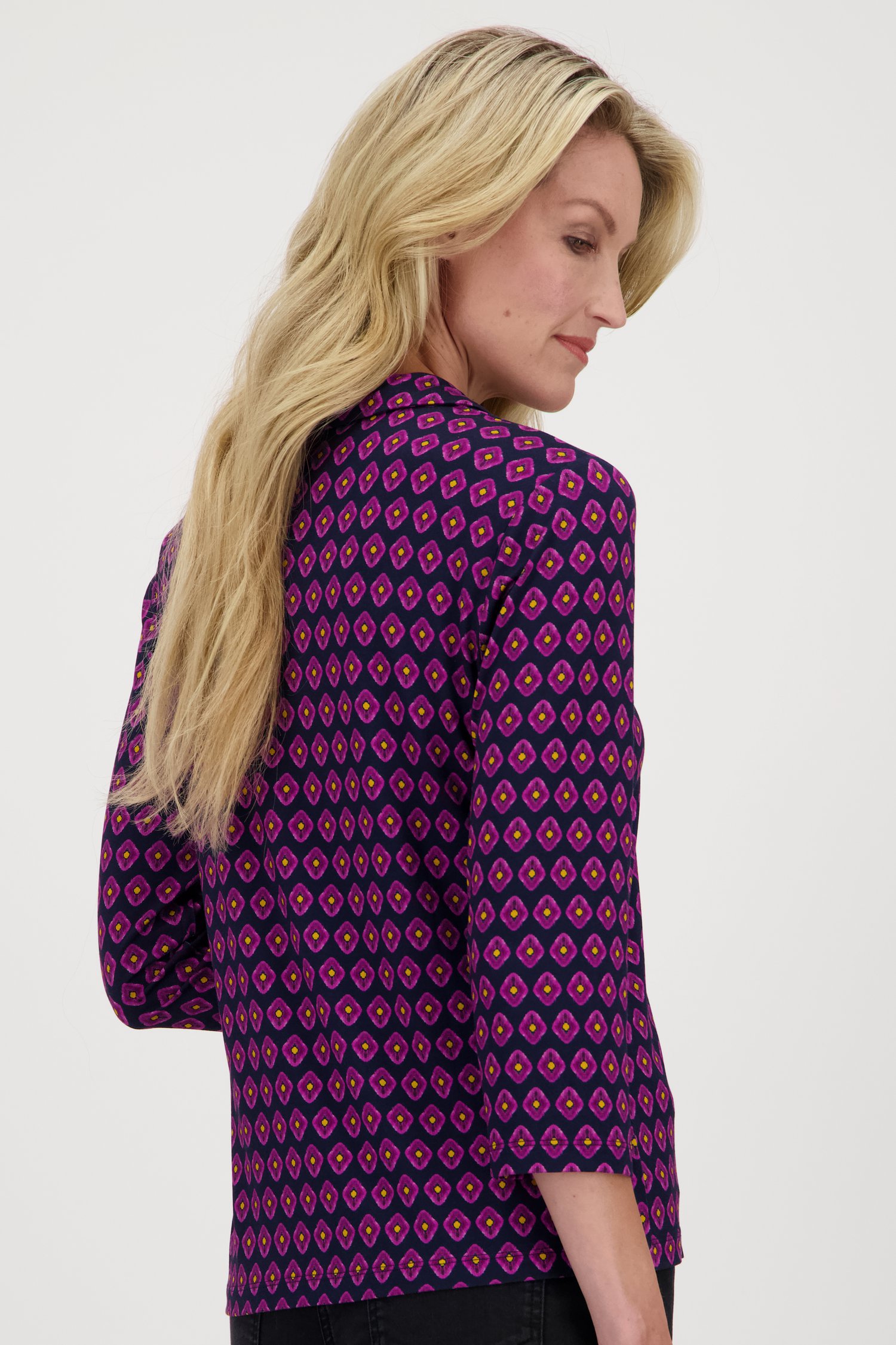 Donkerblauwe polo met paarse print van Claude Arielle voor Dames