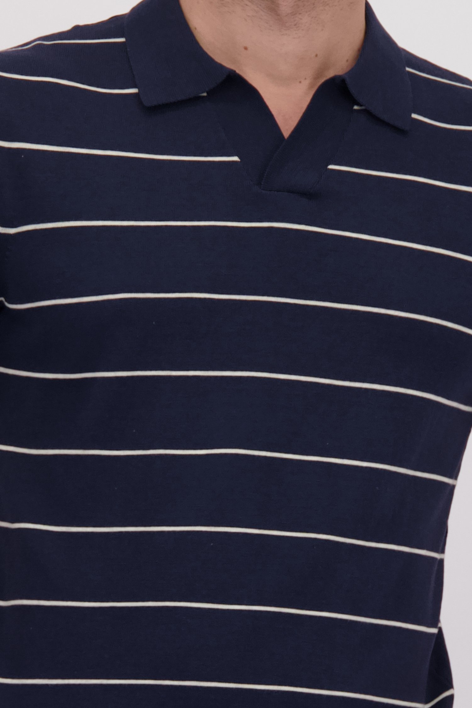 Detail van Donkerblauwe polo met wit gestreept motief door Upper East voor Heren